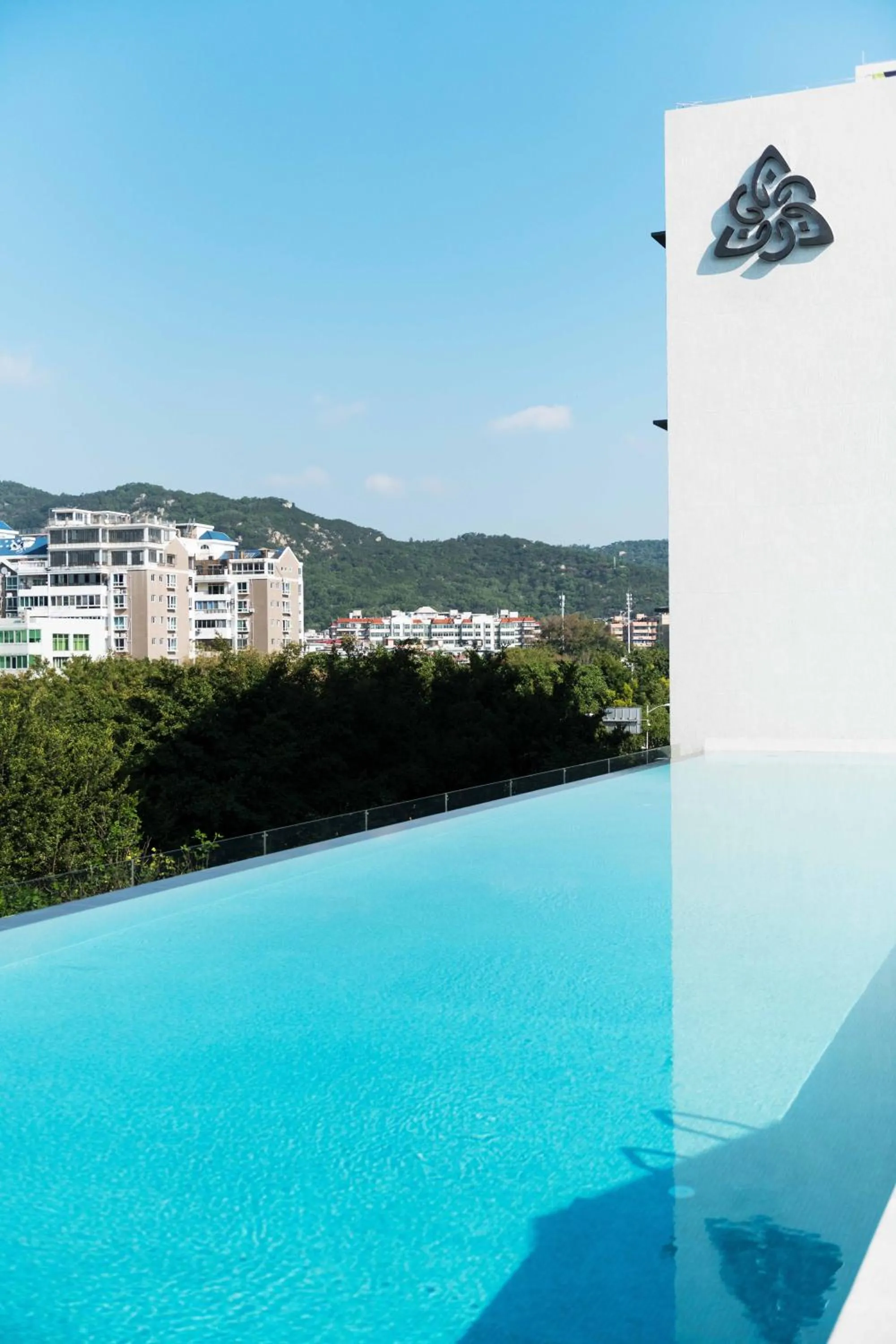 Swimming pool in Joyze Hotel Xiamen, Curio Collection By Hilton