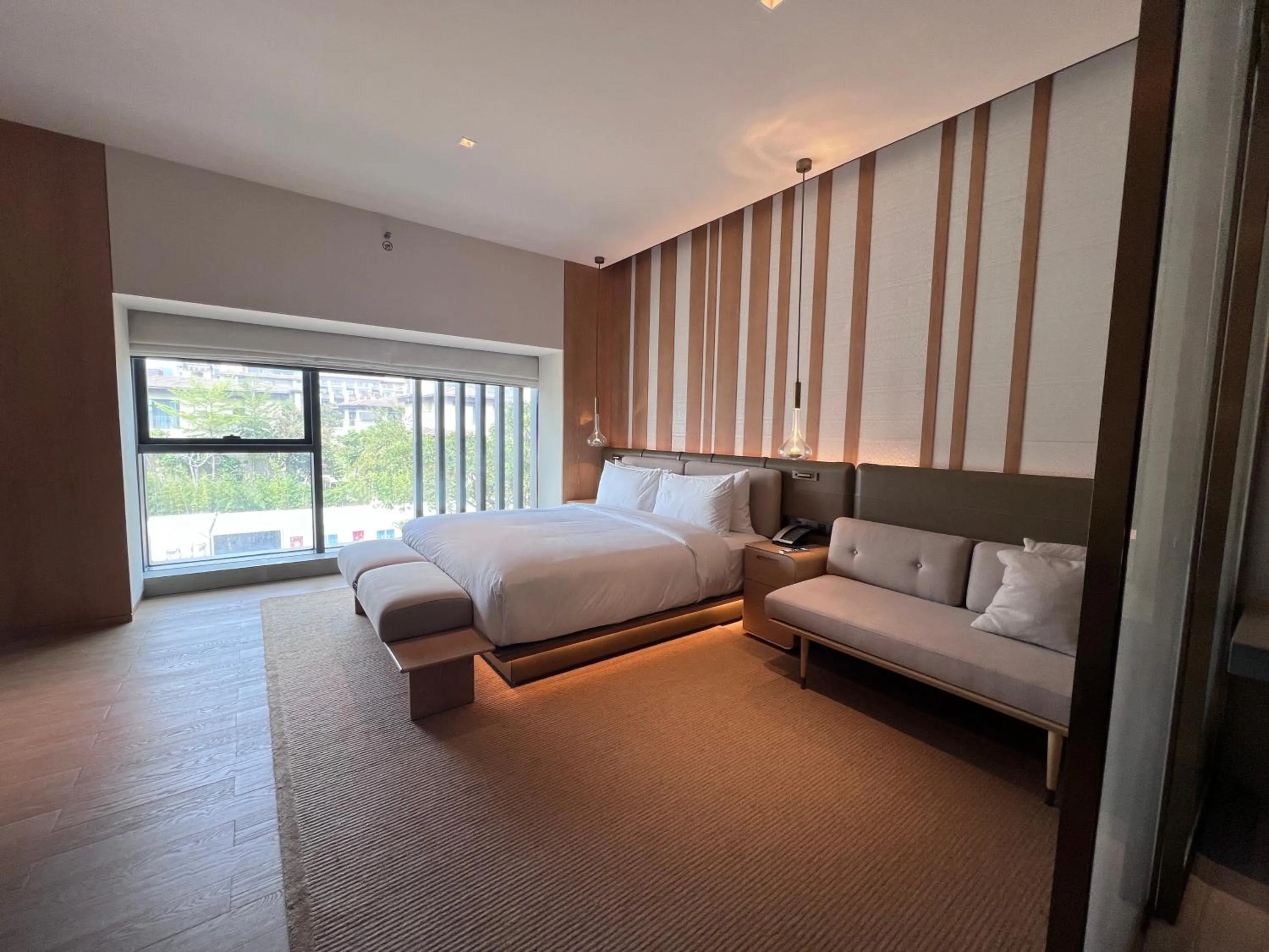 Bedroom, Bed in Joyze Hotel Xiamen, Curio Collection By Hilton