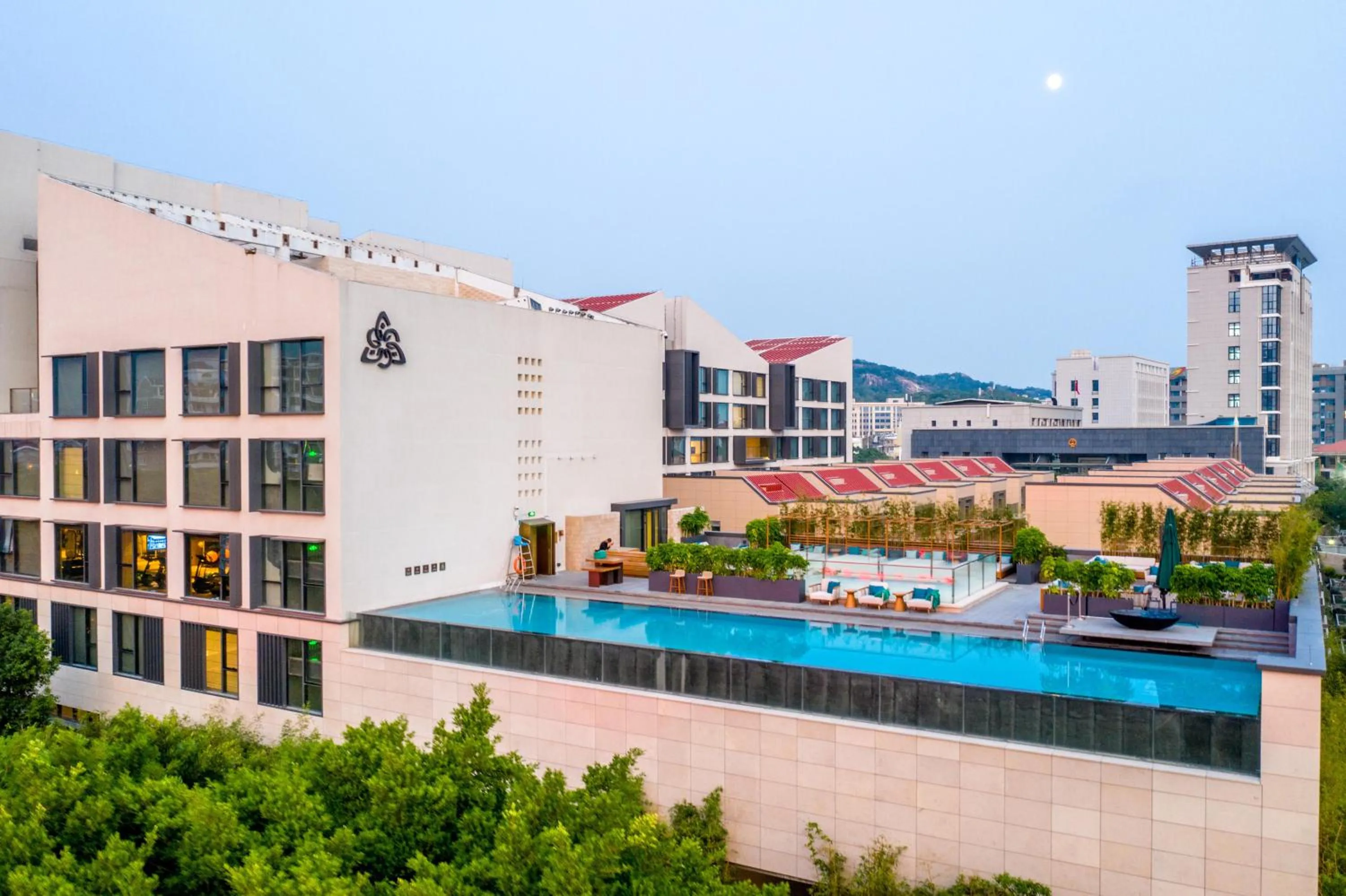 Swimming pool in Joyze Hotel Xiamen, Curio Collection By Hilton