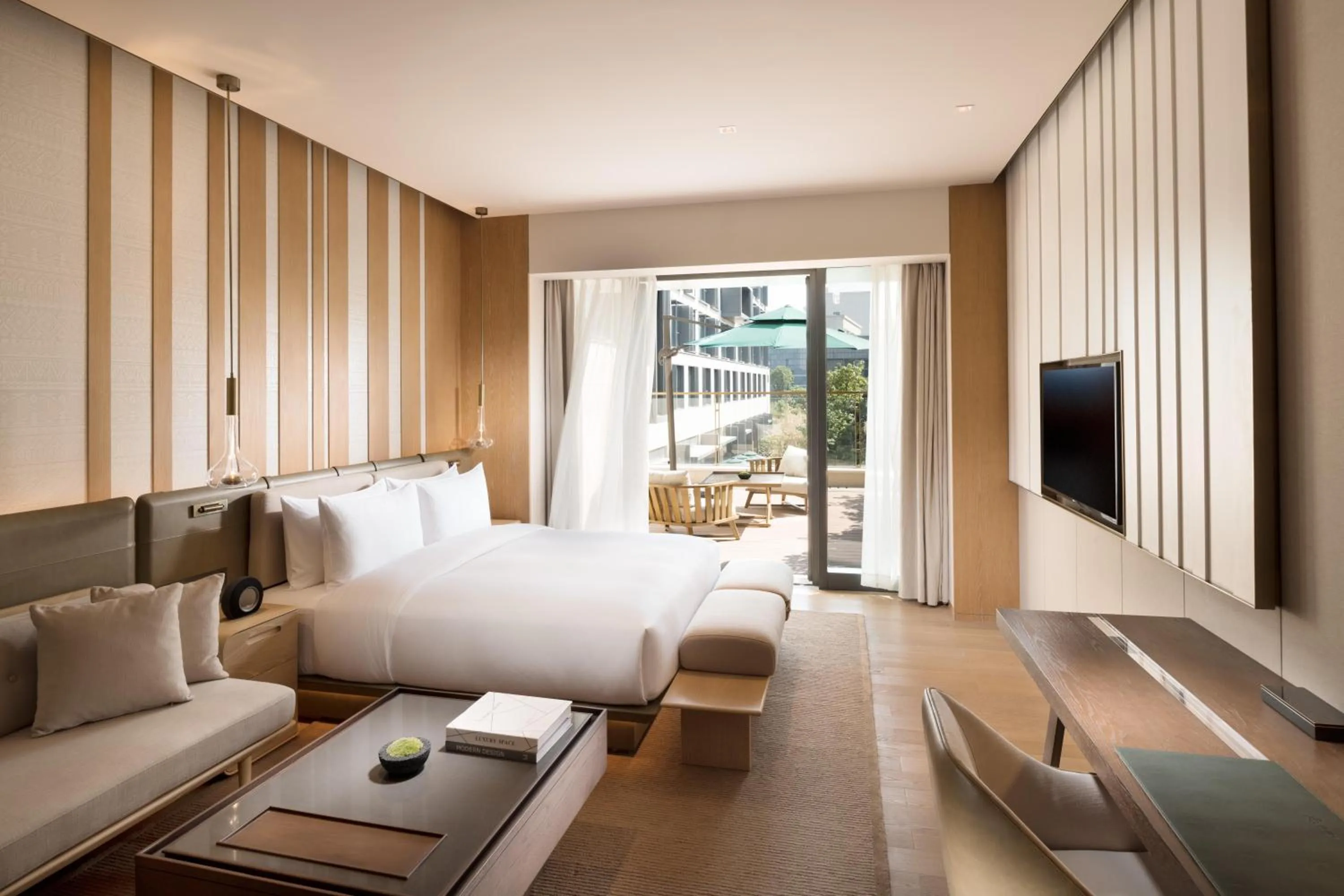 Photo of the whole room, Bed in Joyze Hotel Xiamen, Curio Collection By Hilton