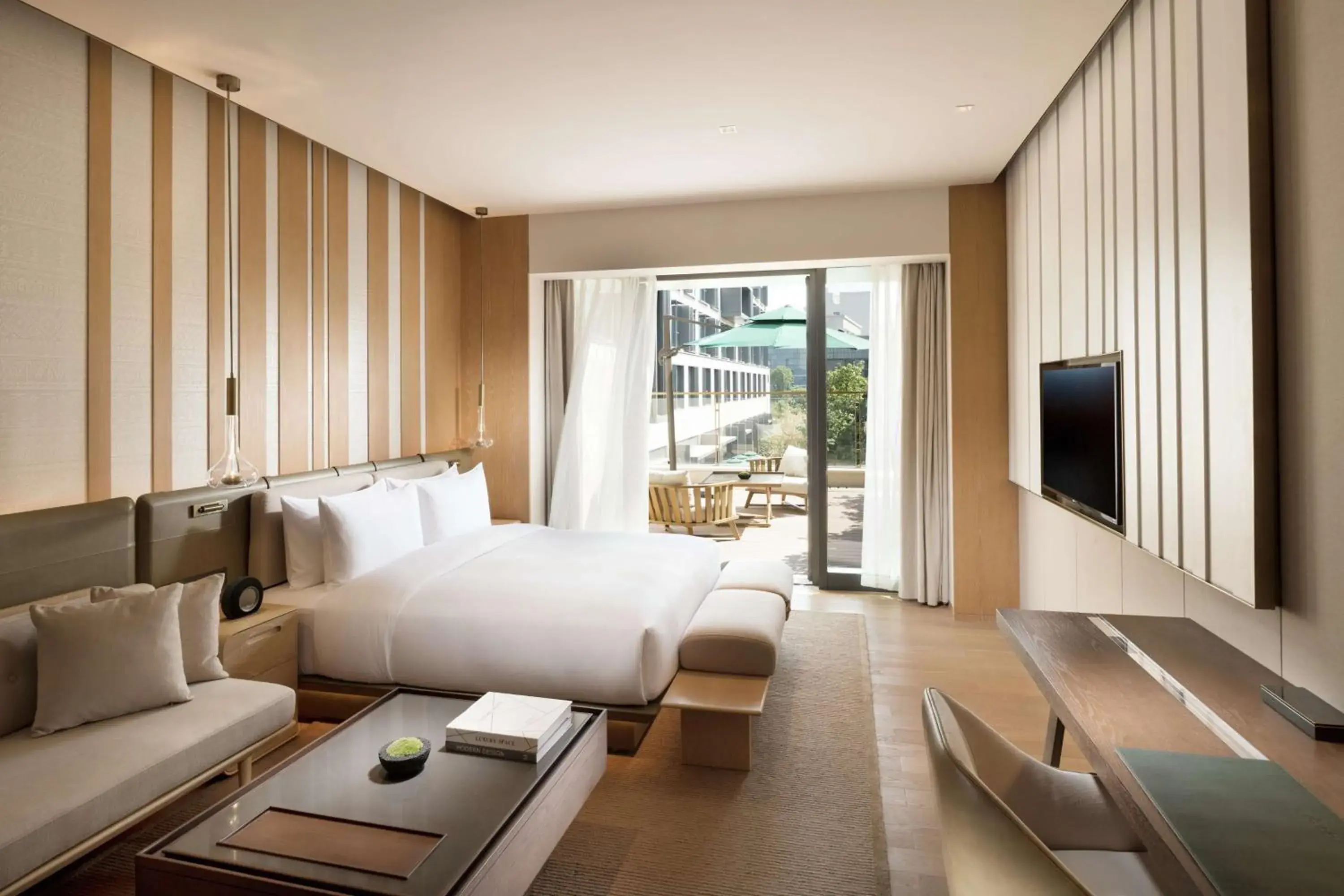 Premium King Room with Terrace in Joyze Hotel Xiamen, Curio Collection By Hilton Premium King Room with Terrace in Joyze Hotel Xiamen, Curio Collection By Hilton