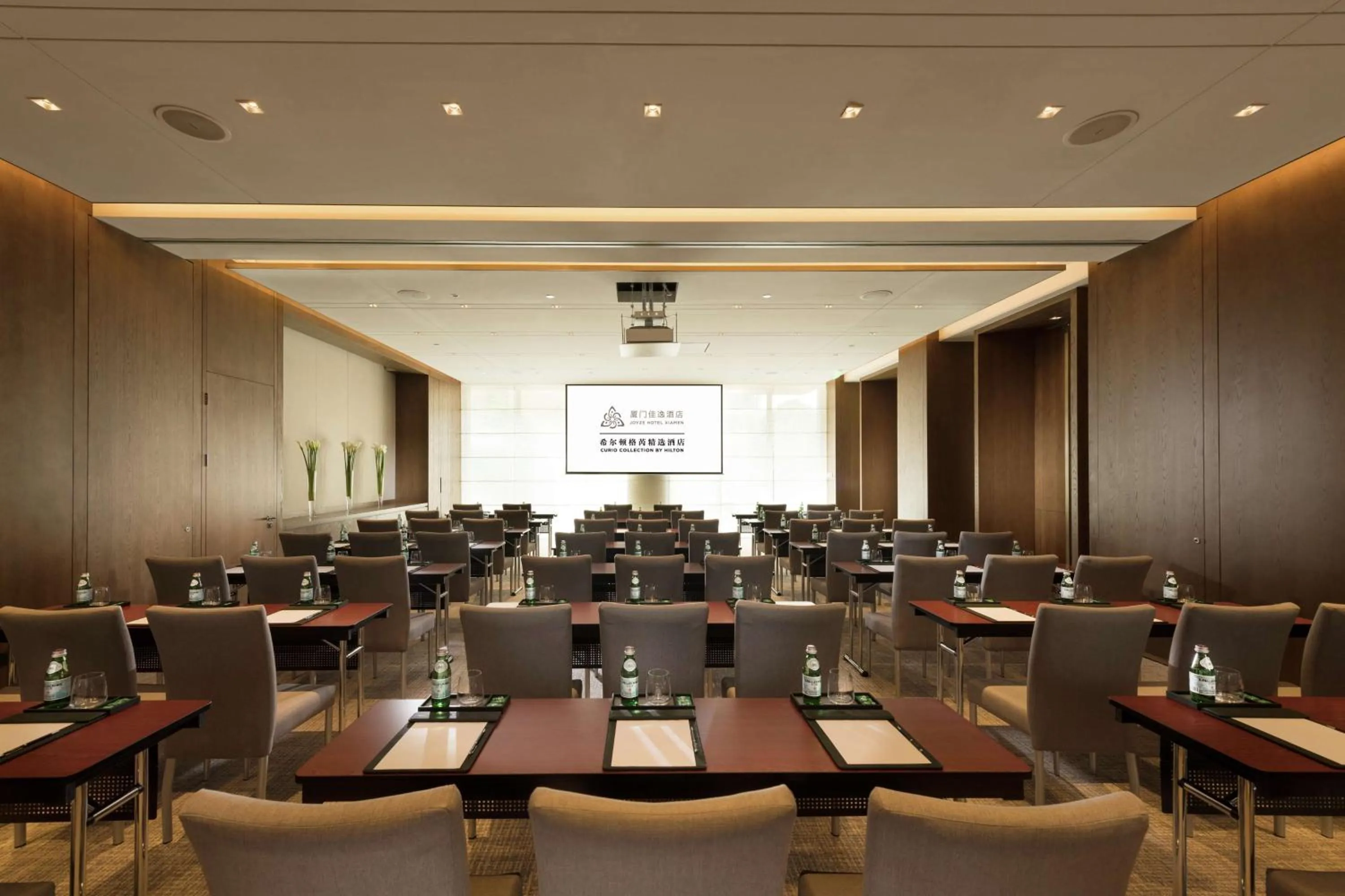 Meeting/conference room in Joyze Hotel Xiamen, Curio Collection By Hilton