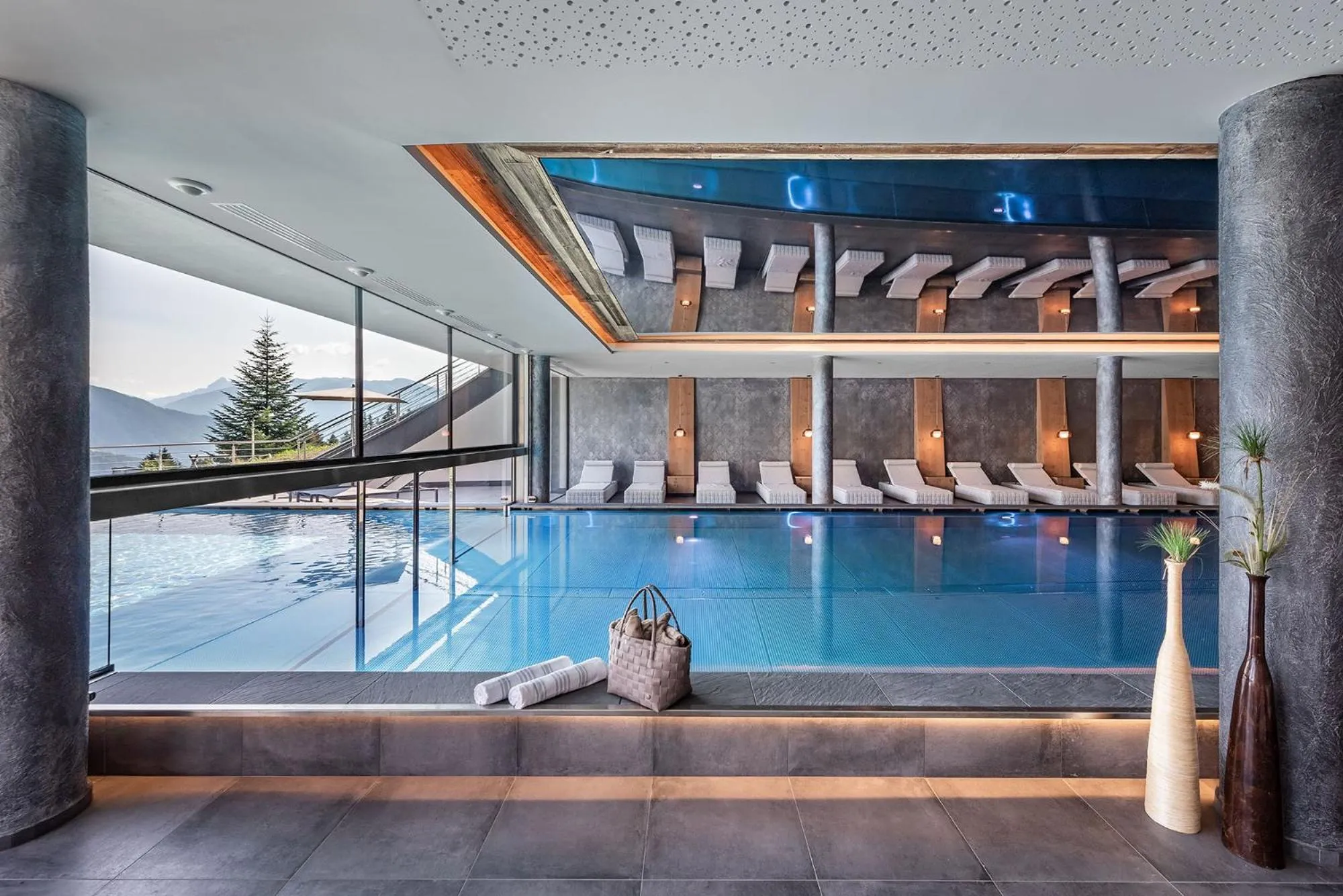 Swimming pool in Hotel Edelweiss