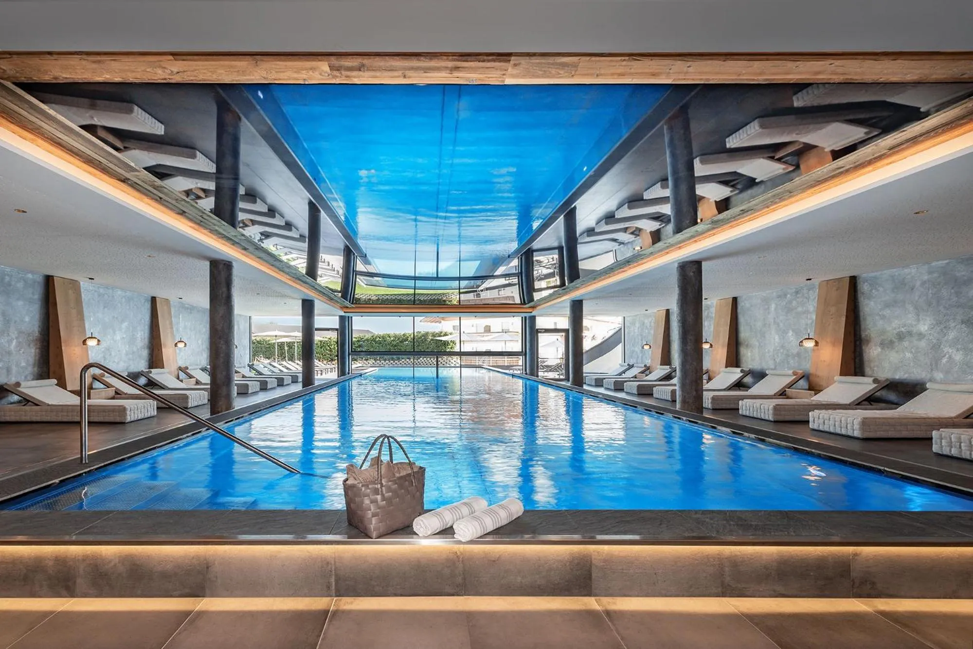 Swimming pool in Hotel Edelweiss