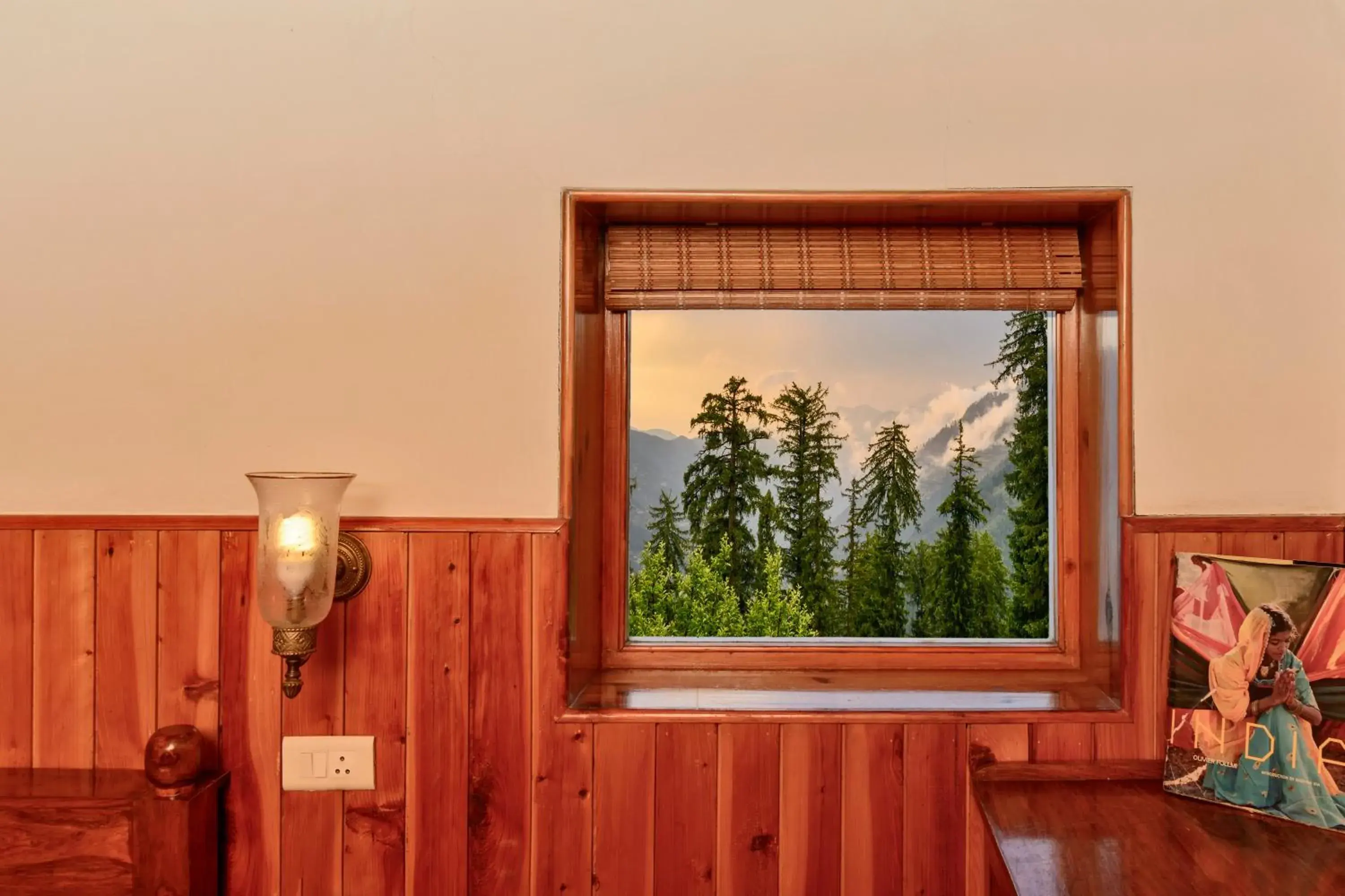 Superior Double Room in Banjara Retreat and Cottage Sojha Superior Double Room in Banjara Retreat and Cottage Sojha