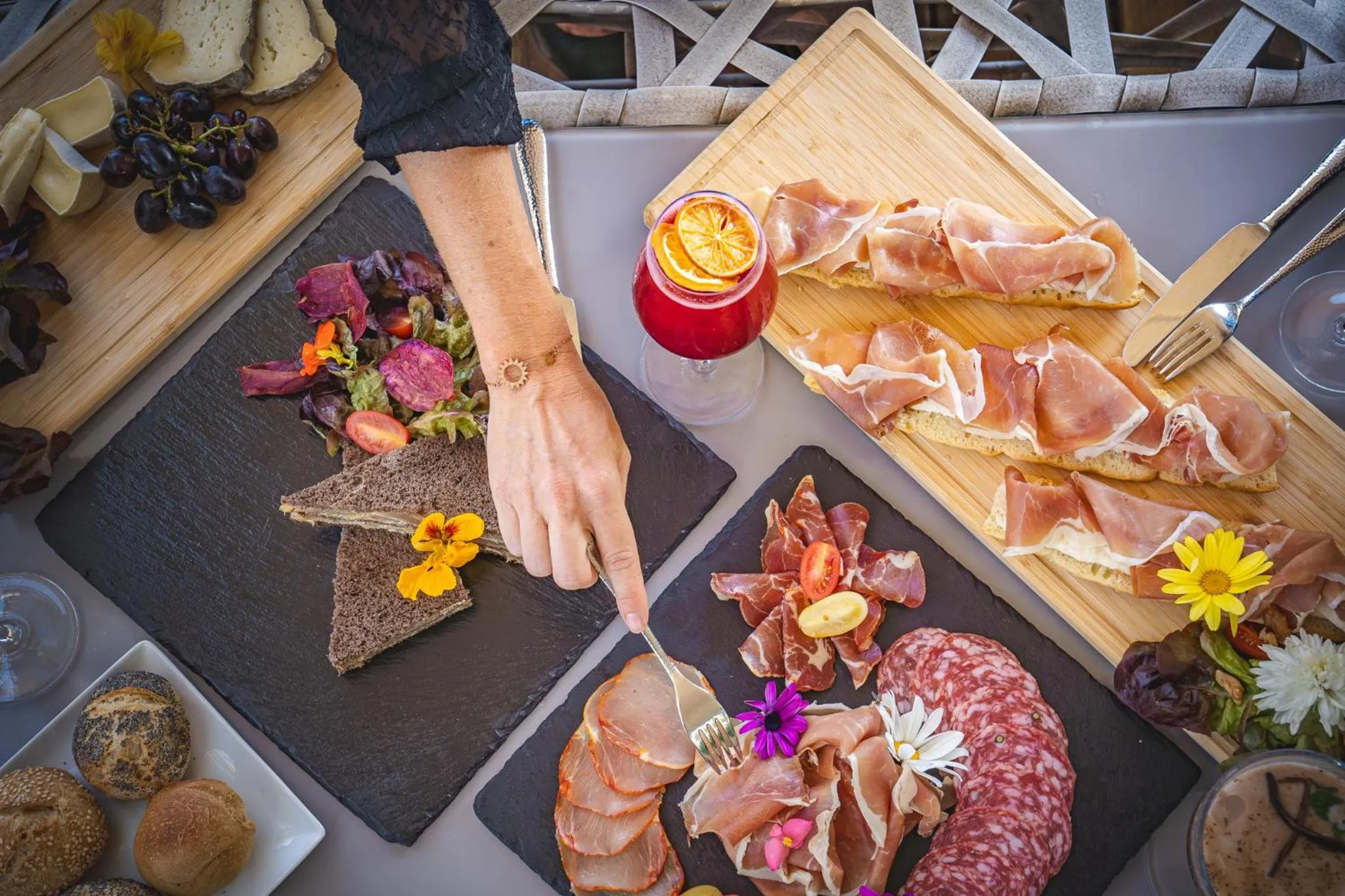 Lounge or bar in Ness by D-Ocean