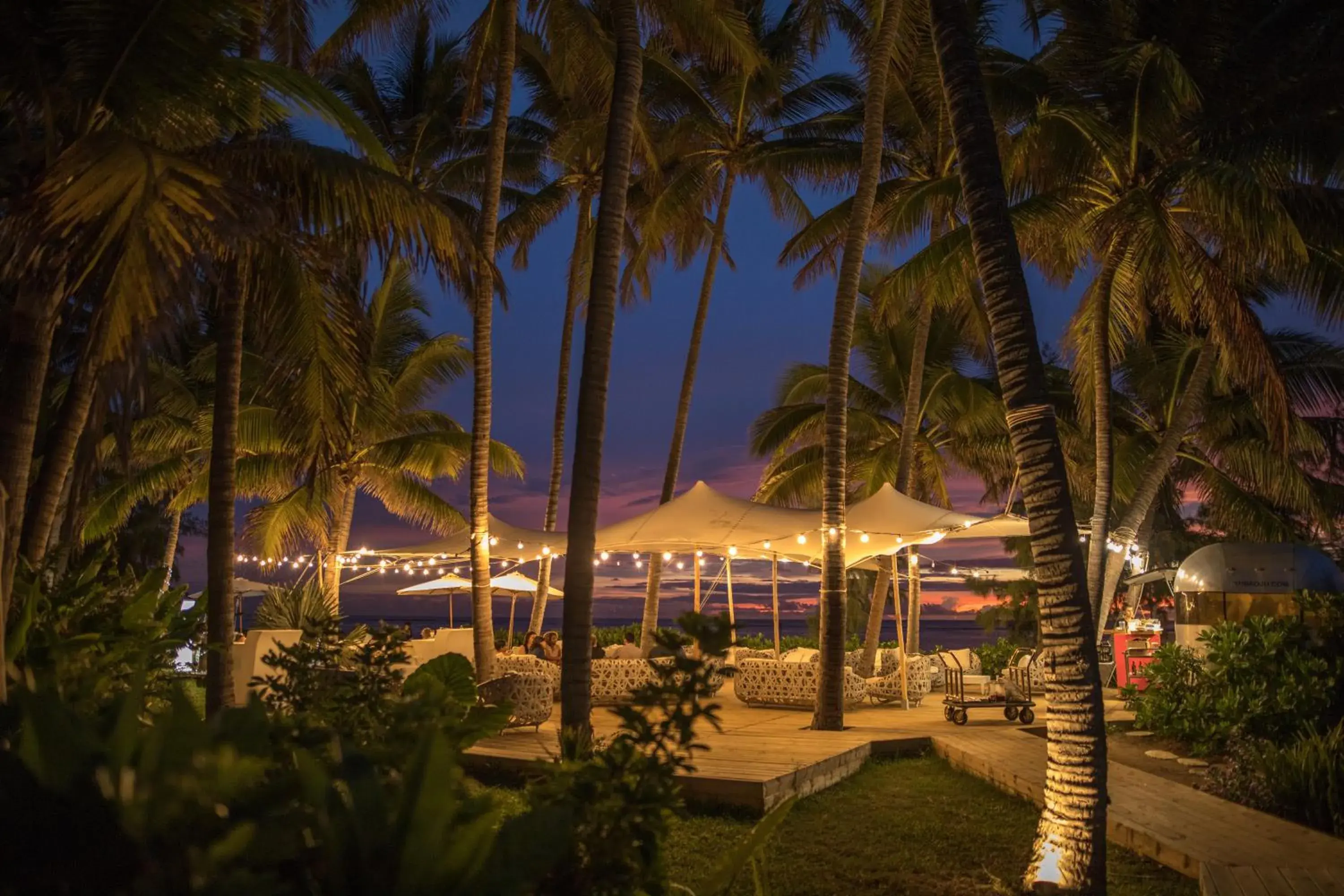 Lounge or bar in Ness by D-Ocean Lounge or bar in Ness by D-Ocean