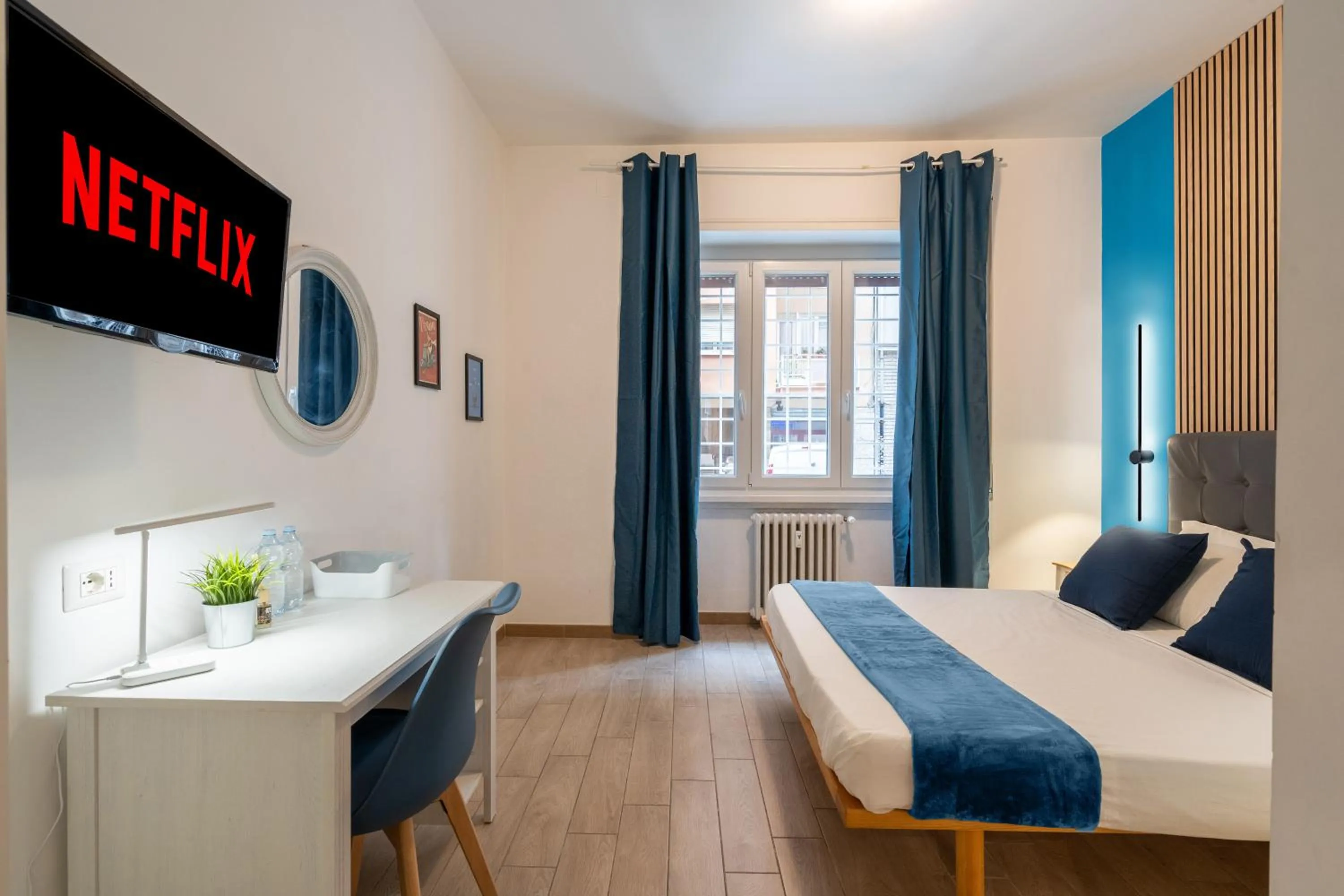 Communal lounge/ TV room, Bed in close to San Pietro - Vatican Rome GUESTHOUSE