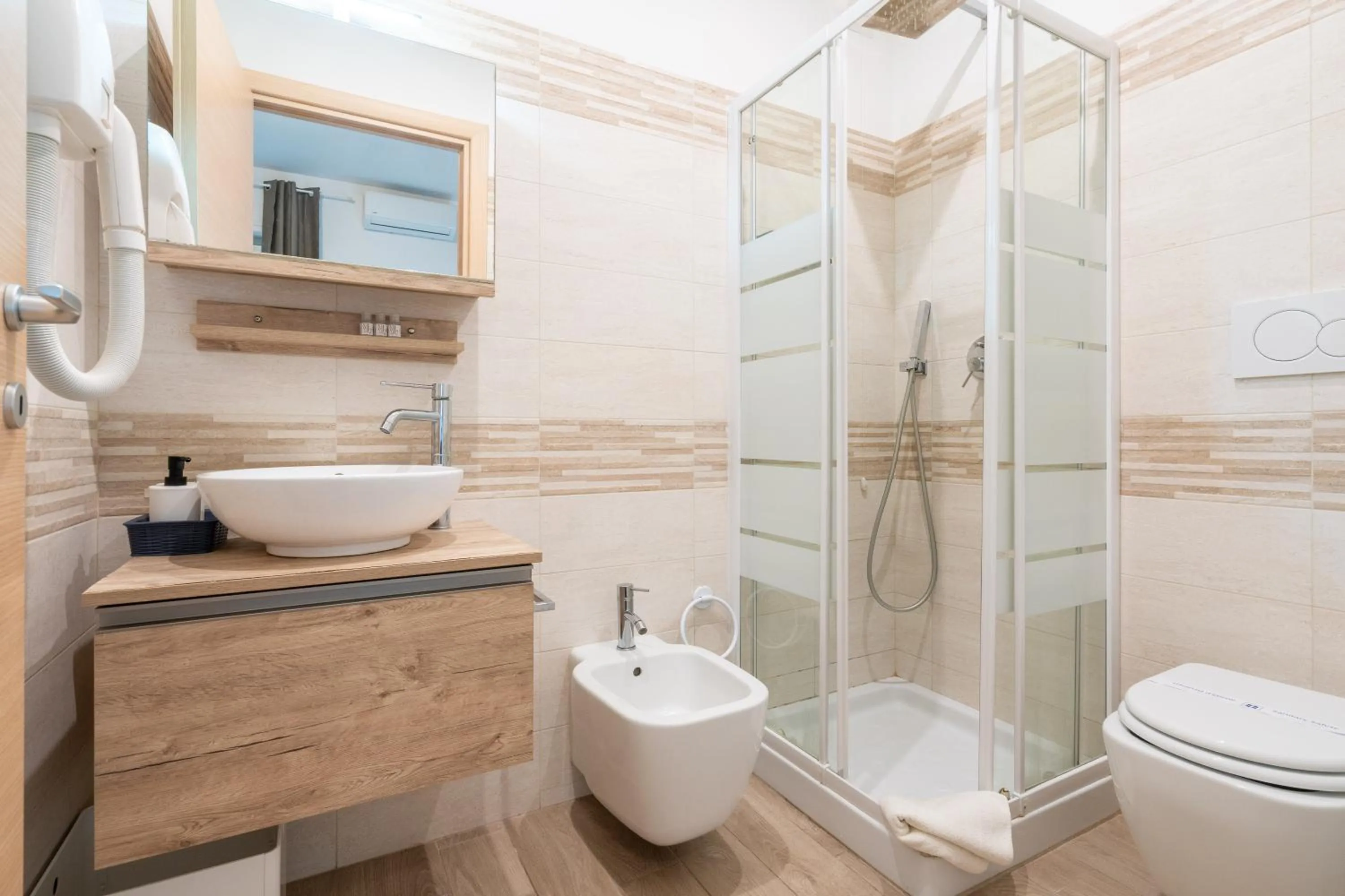 Bath in close to San Pietro - Vatican Rome GUESTHOUSE