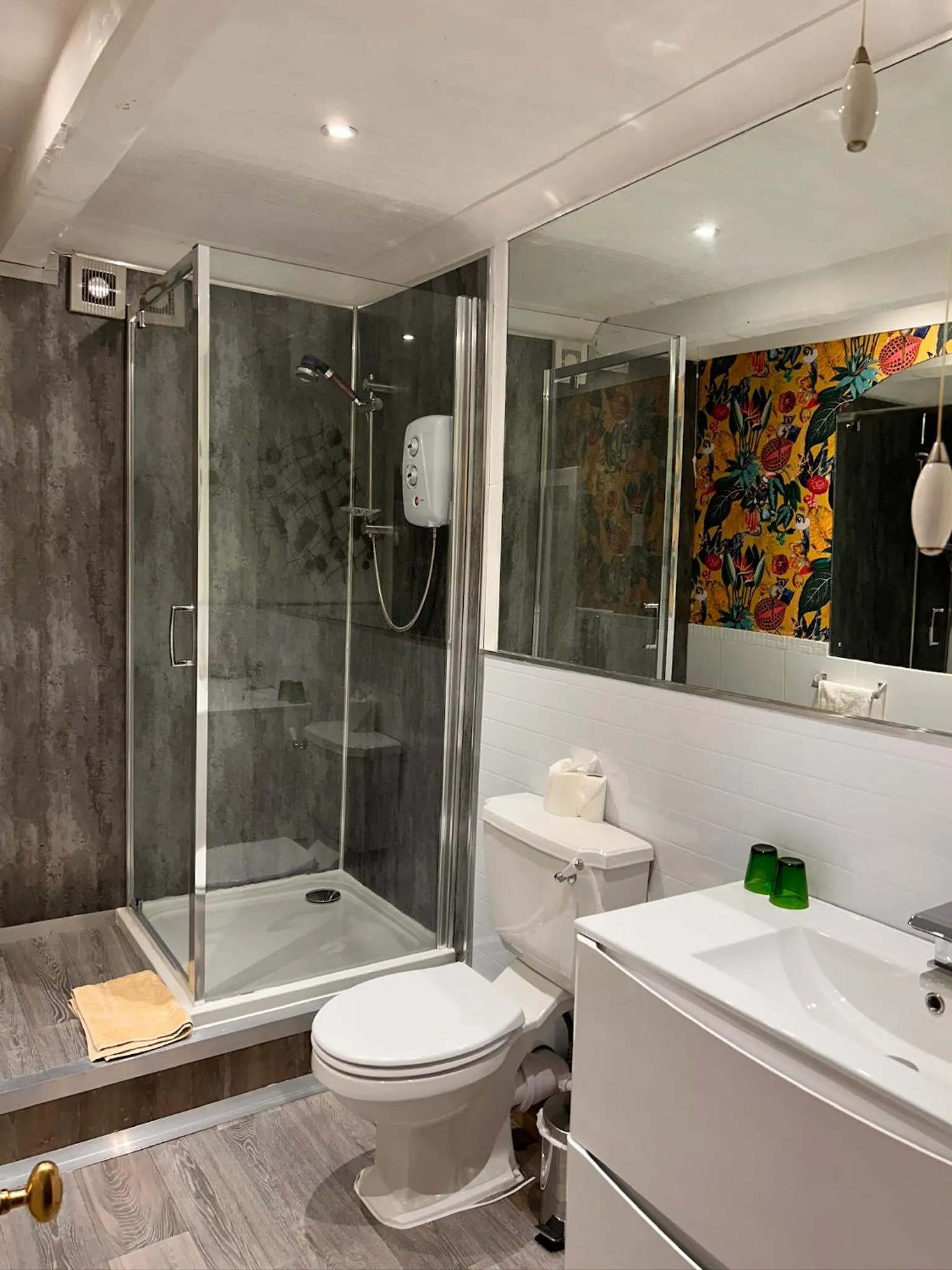 Henwick house accommodation, Continental breakfast included