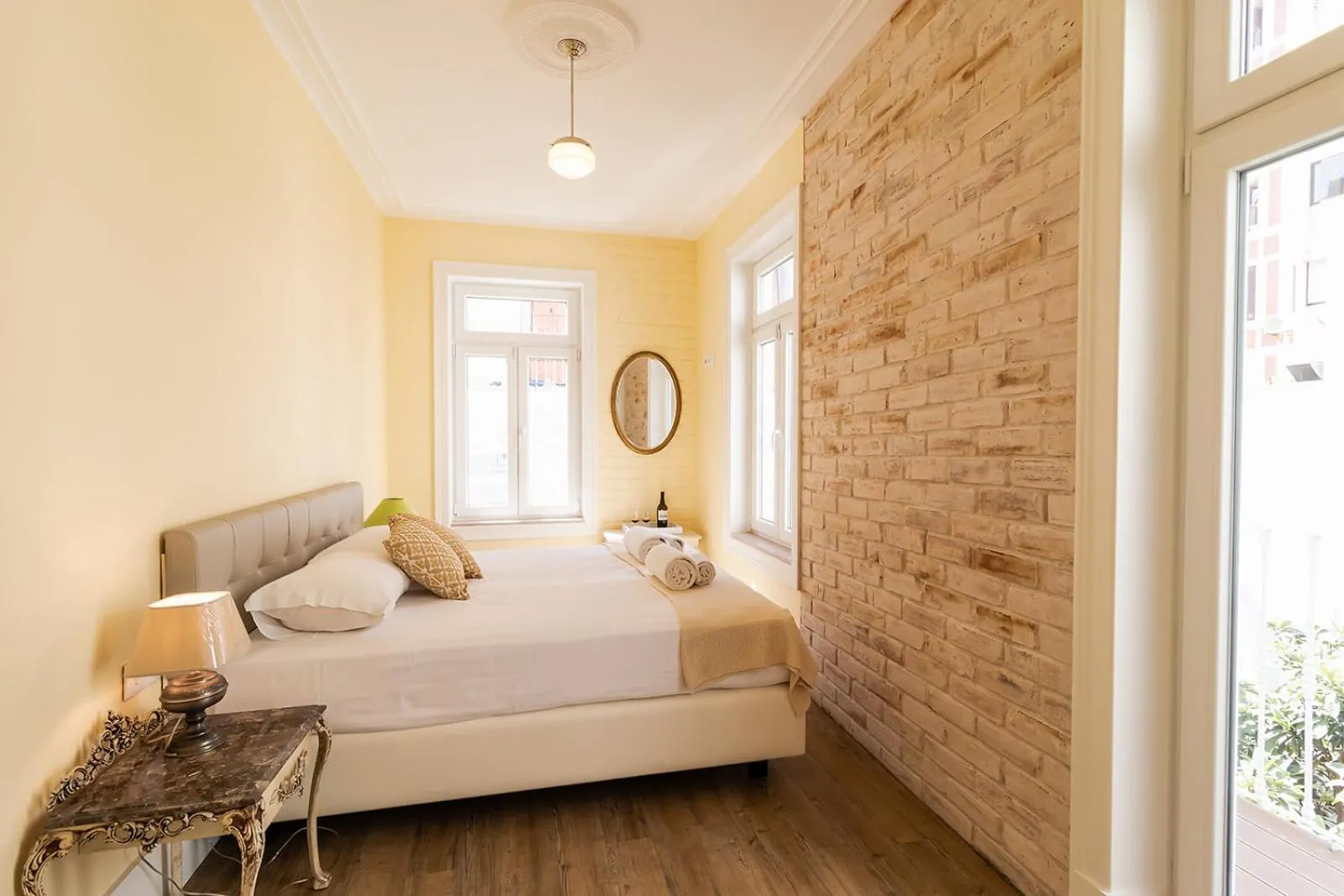 Balcony/Terrace, Bed in 1898 Home & Suites