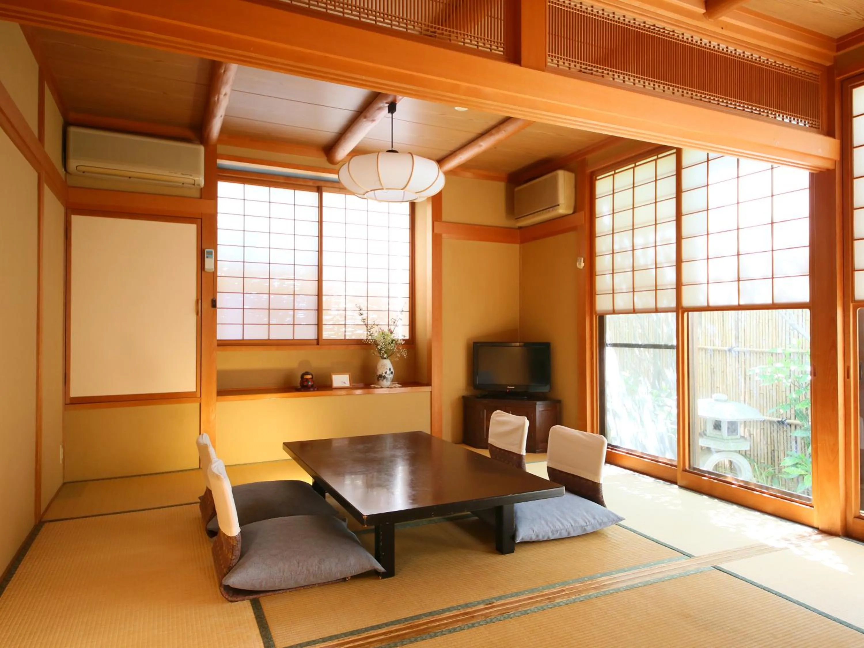 Photo of the whole room in Fukashiso