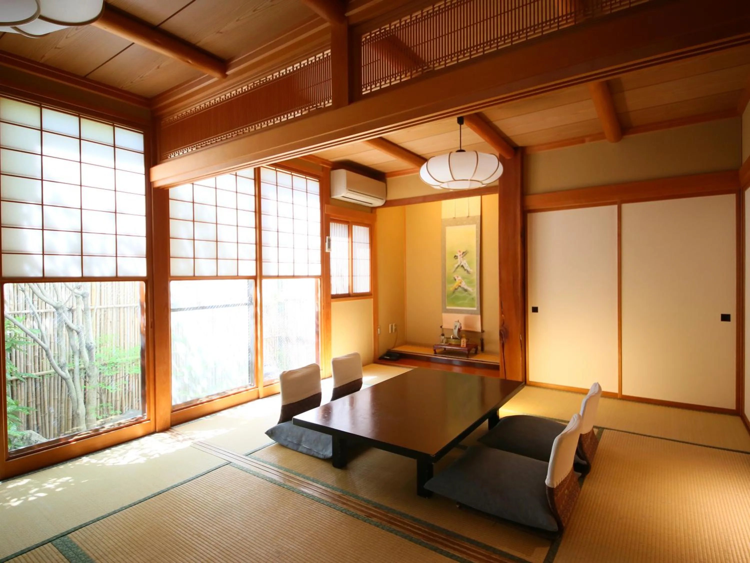 Photo of the whole room in Fukashiso
