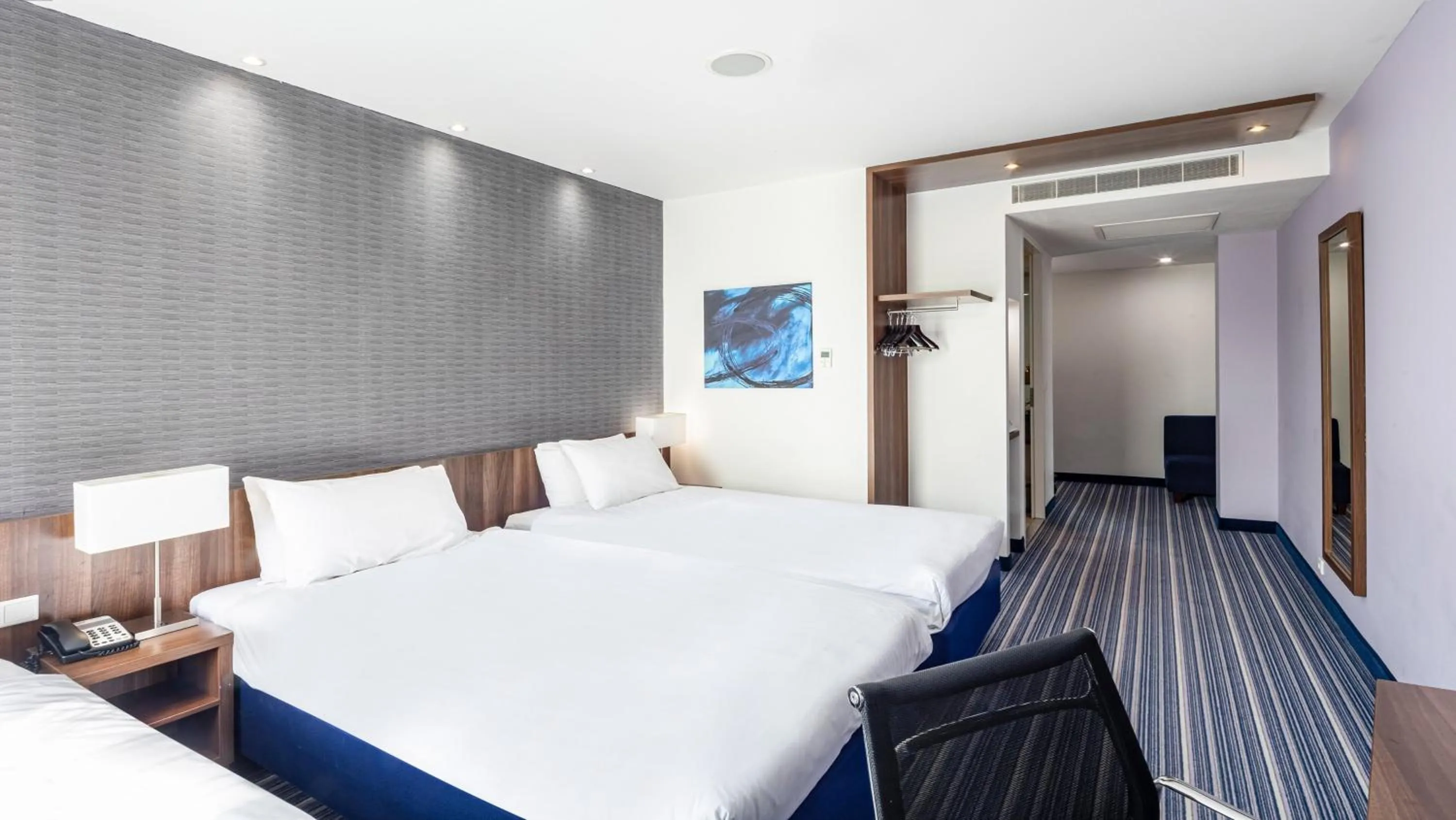 Photo of the whole room, Bed in Holiday Inn Express Amsterdam - South by IHG