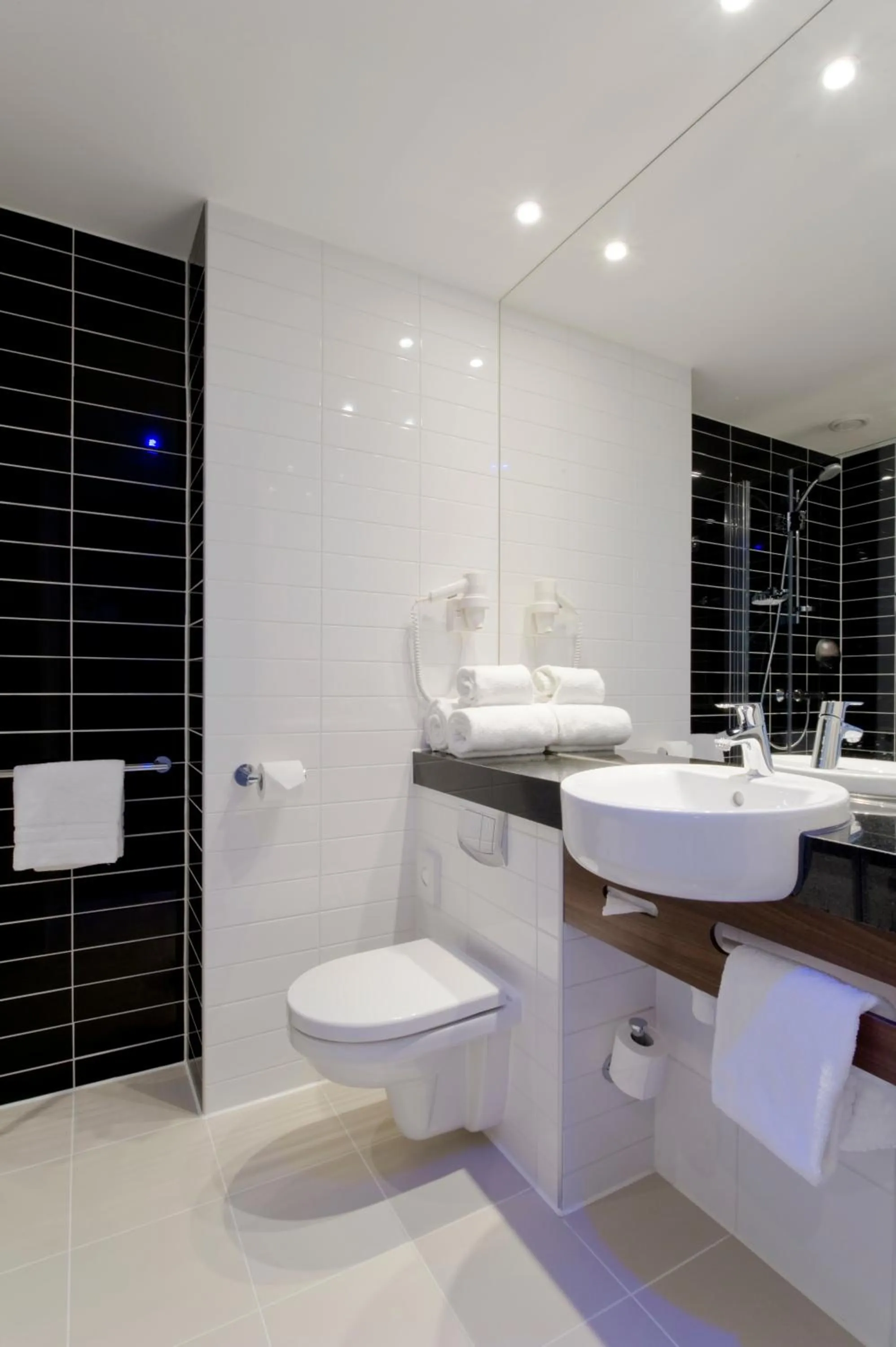 Shower in Holiday Inn Express Amsterdam - South by IHG