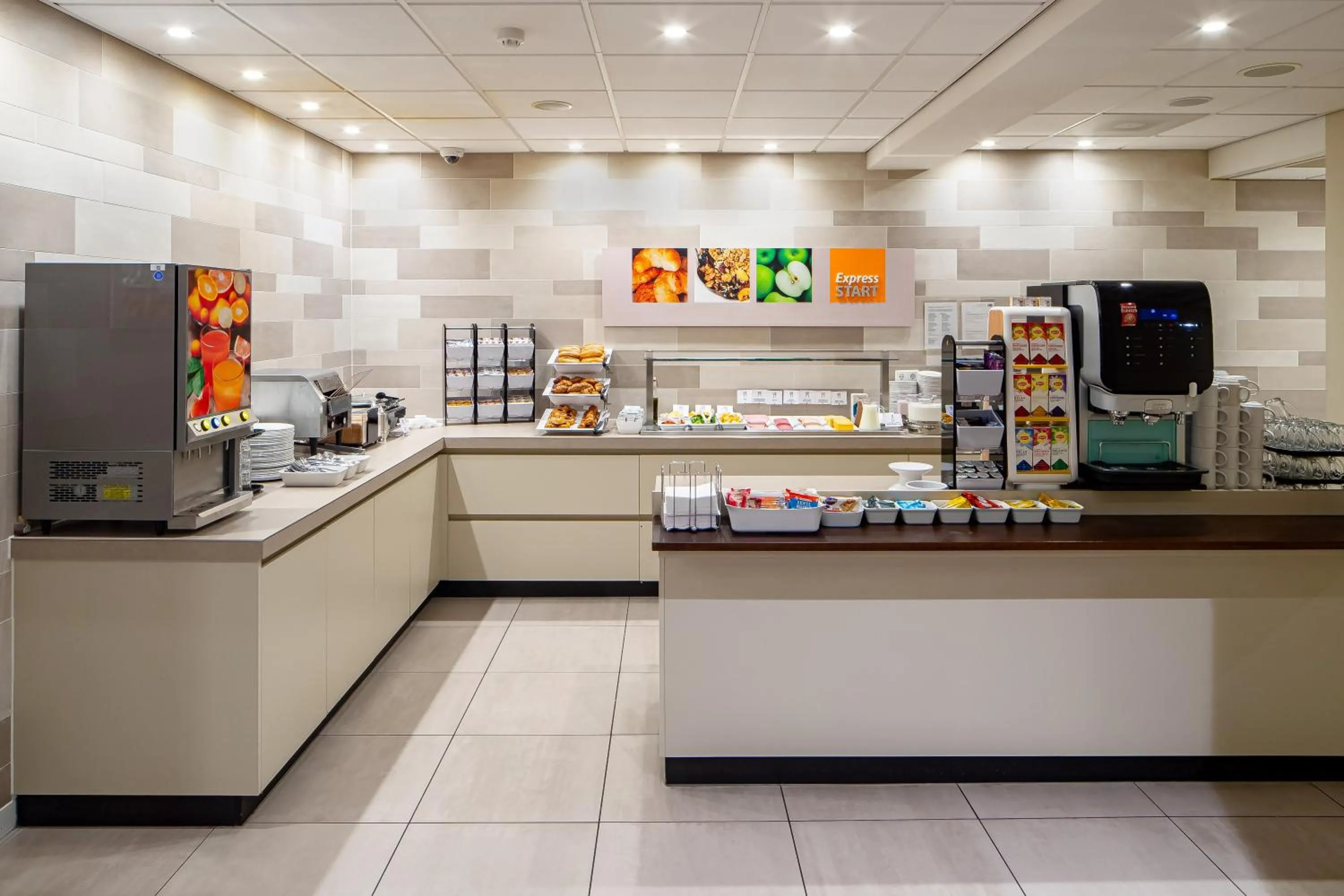 Restaurant/places to eat in Holiday Inn Express Amsterdam - South by IHG