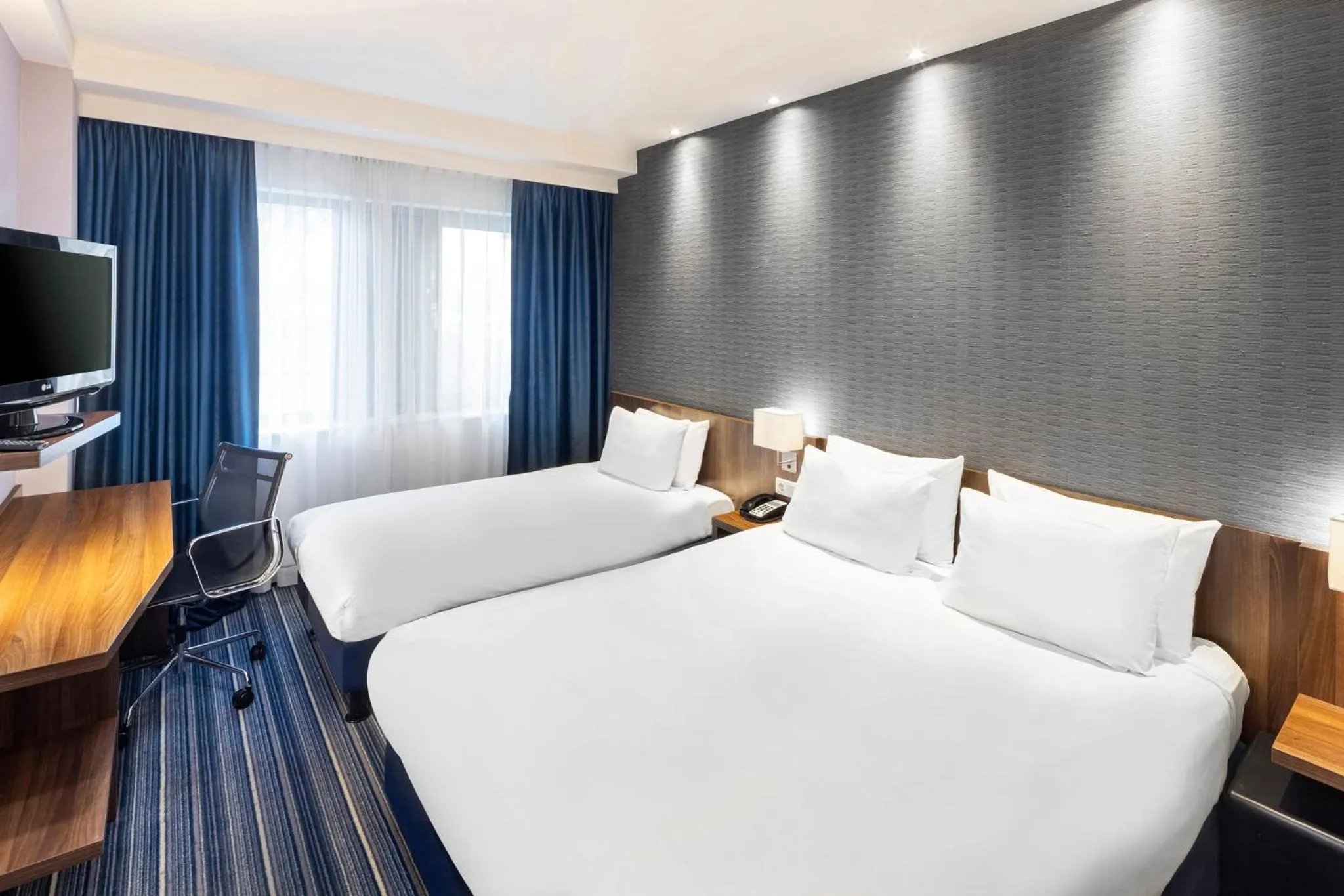 Photo of the whole room, Bed in Holiday Inn Express Amsterdam - South by IHG