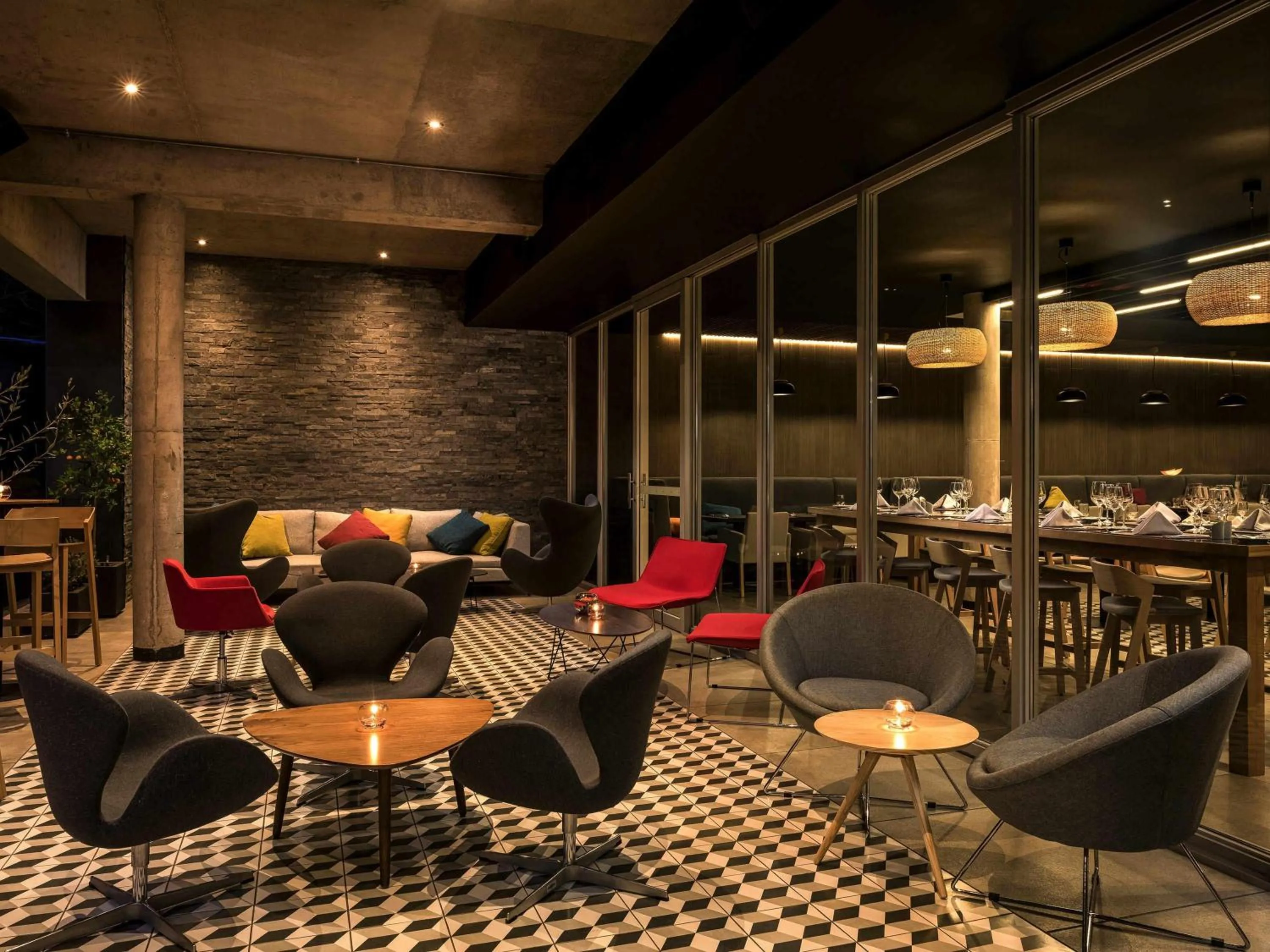 Lounge or bar in Novotel Santiago Providencia