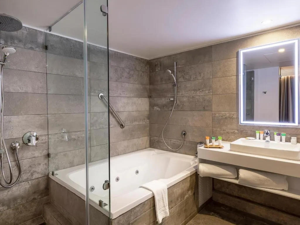 Bathroom in Novotel Santiago Providencia