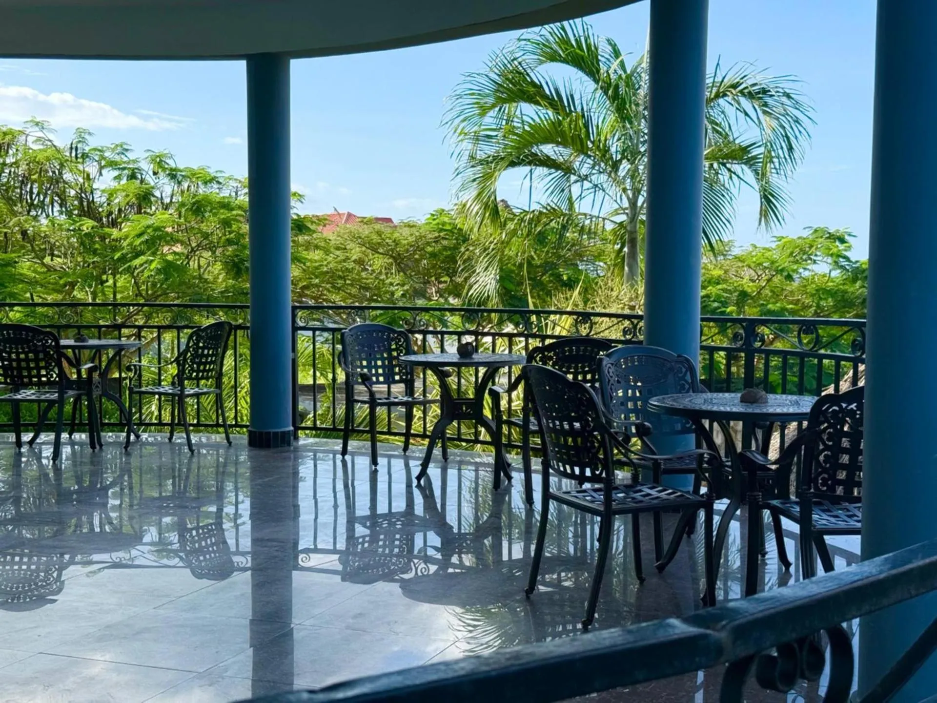 Balcony/Terrace in Sea Crest Hotel