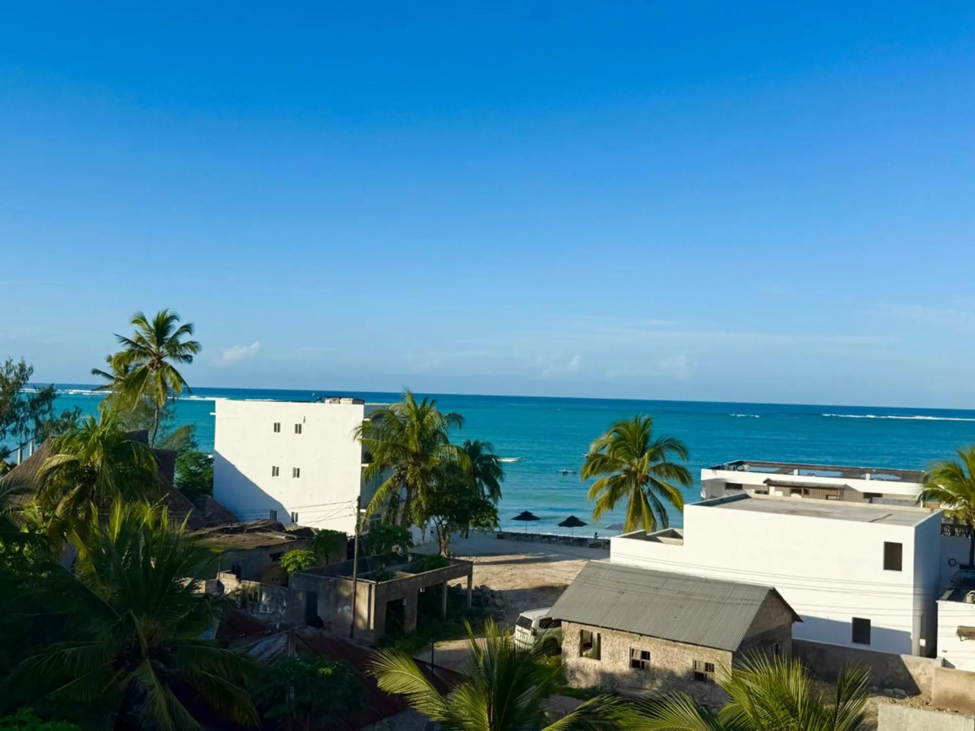 Restaurant/places to eat in Sea Crest Hotel