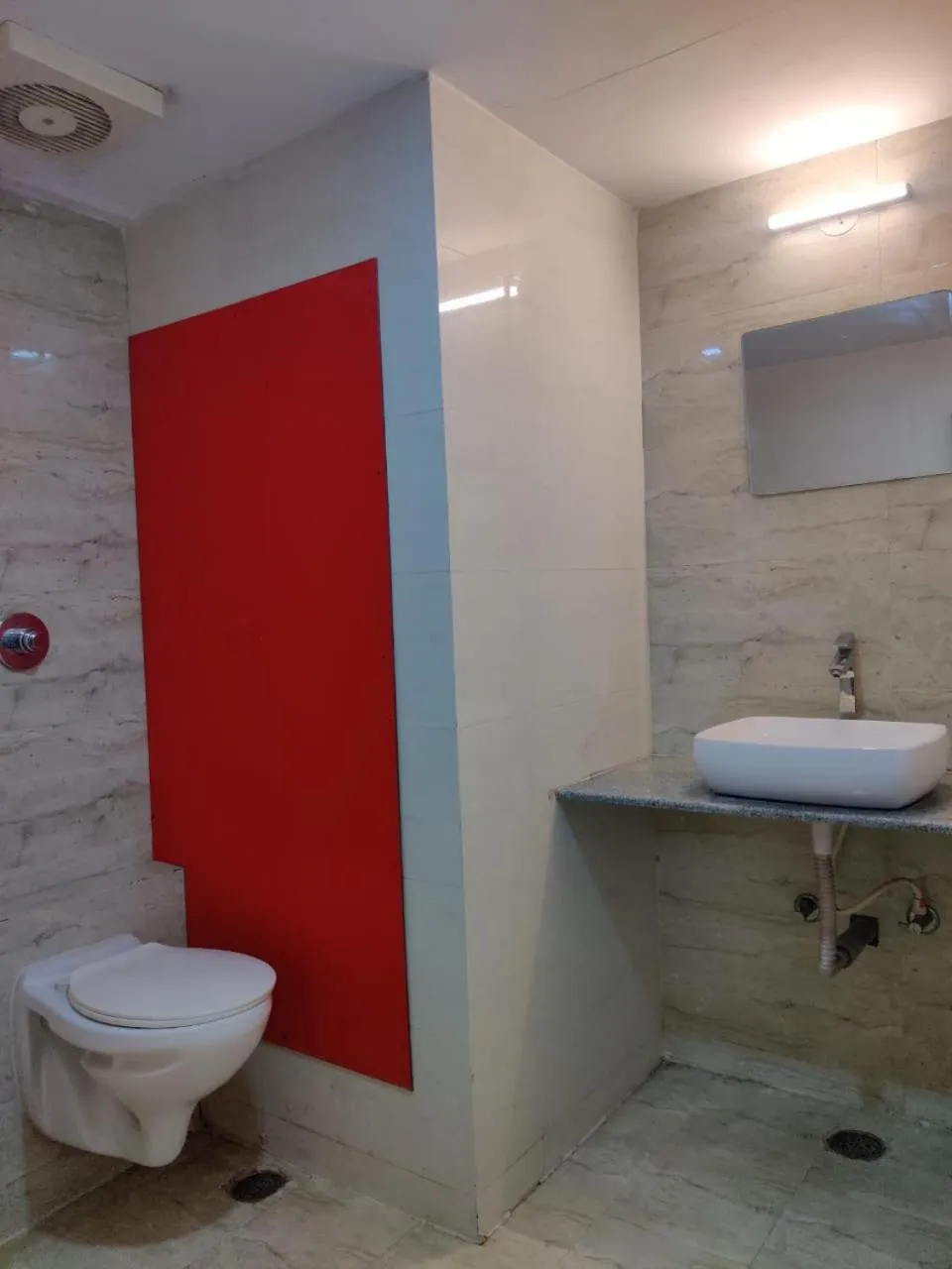 Bathroom in Hotel Chetan International