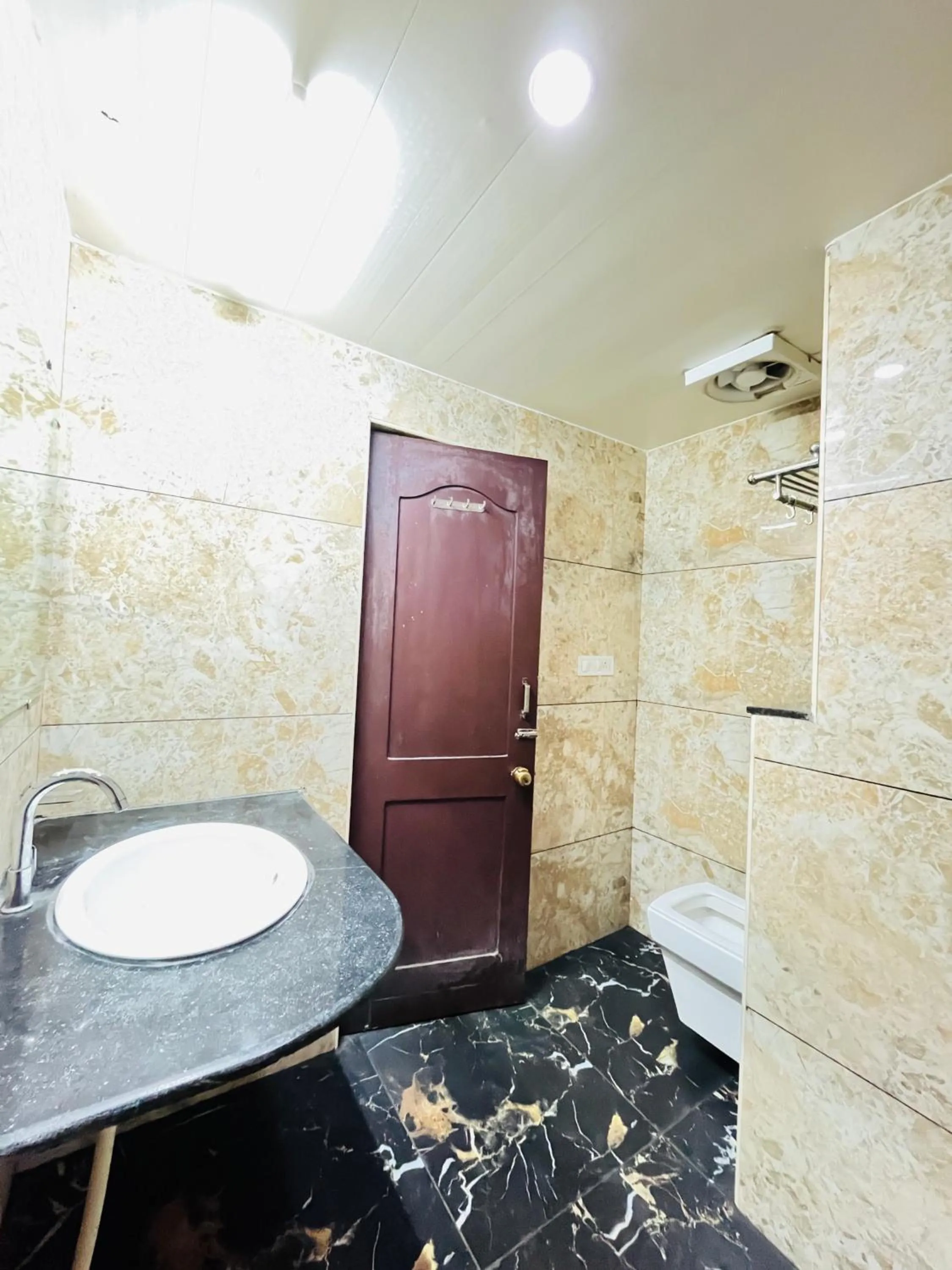 Shower in Hotel Chetan International