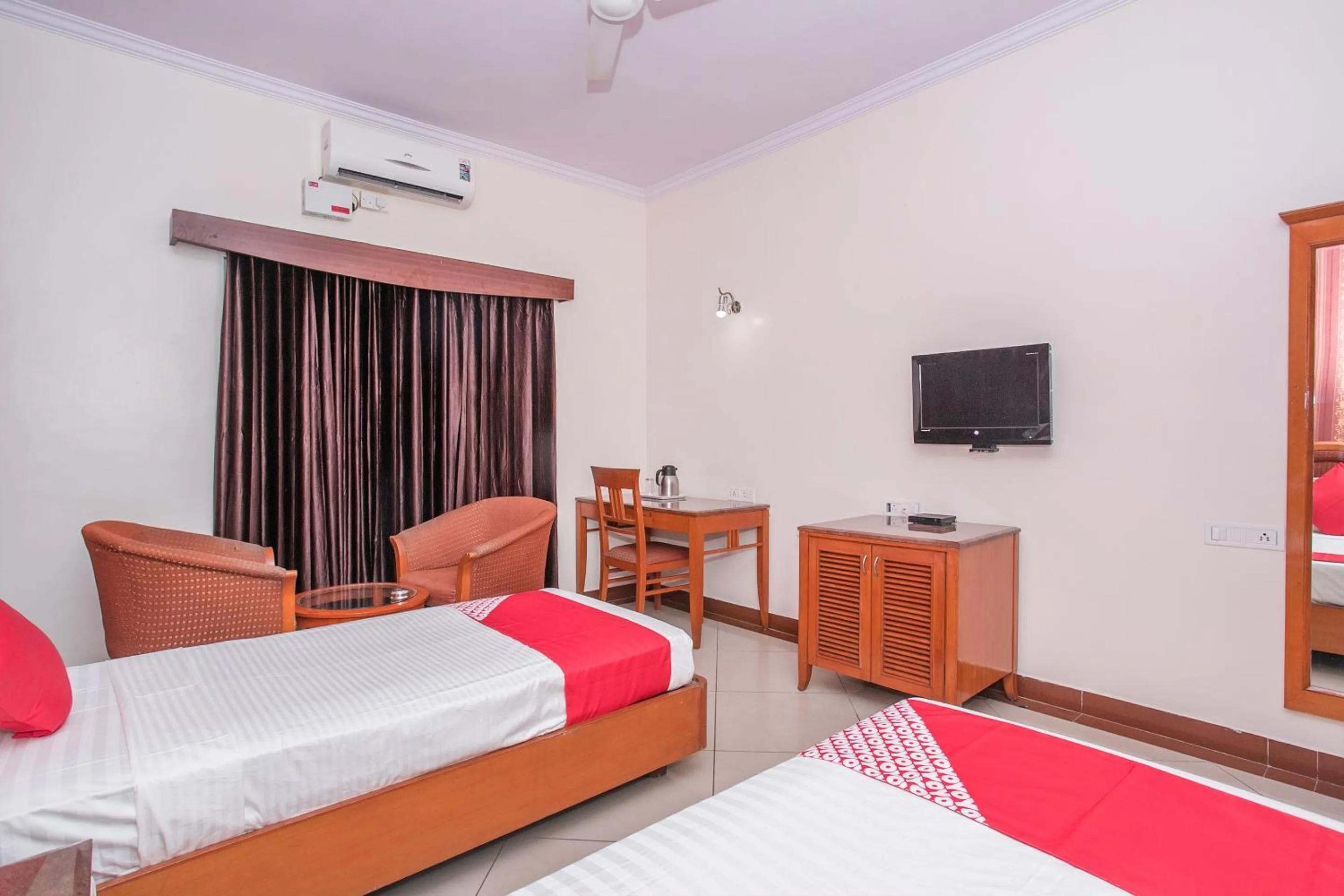 Bedroom, Bed in Hotel Chetan International