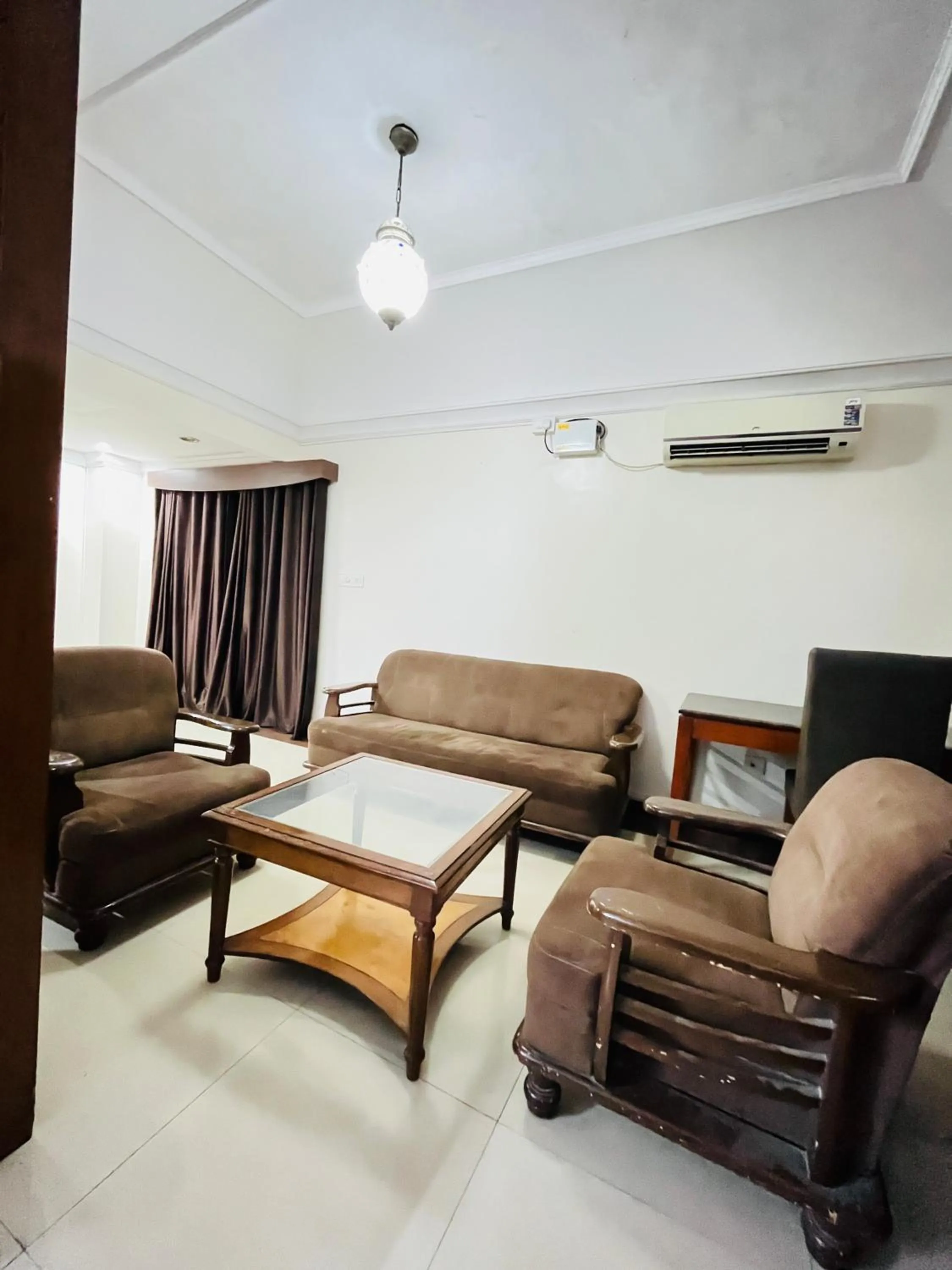 TV and multimedia in Hotel Chetan International