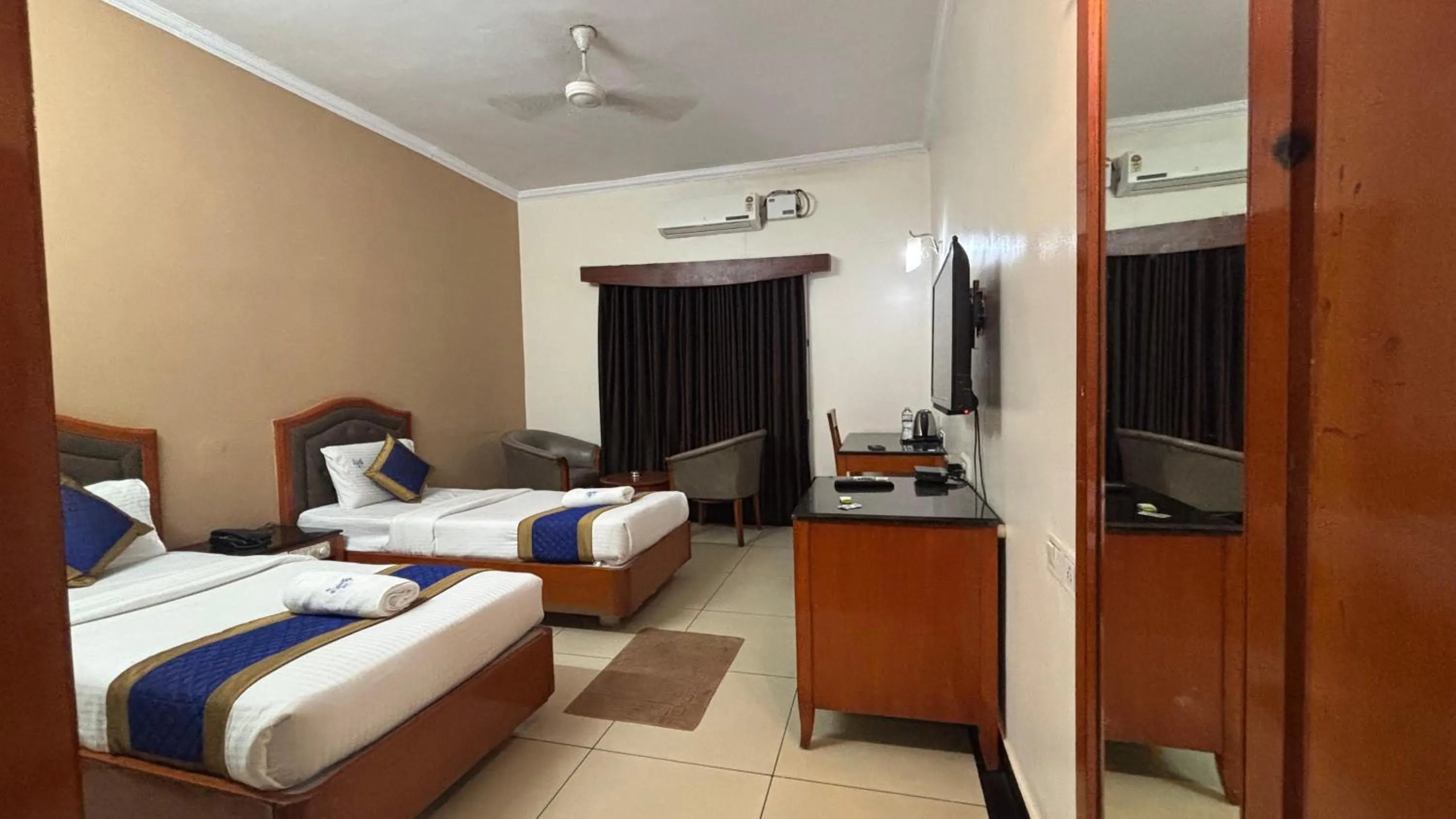 Bed in Hotel Chetan International