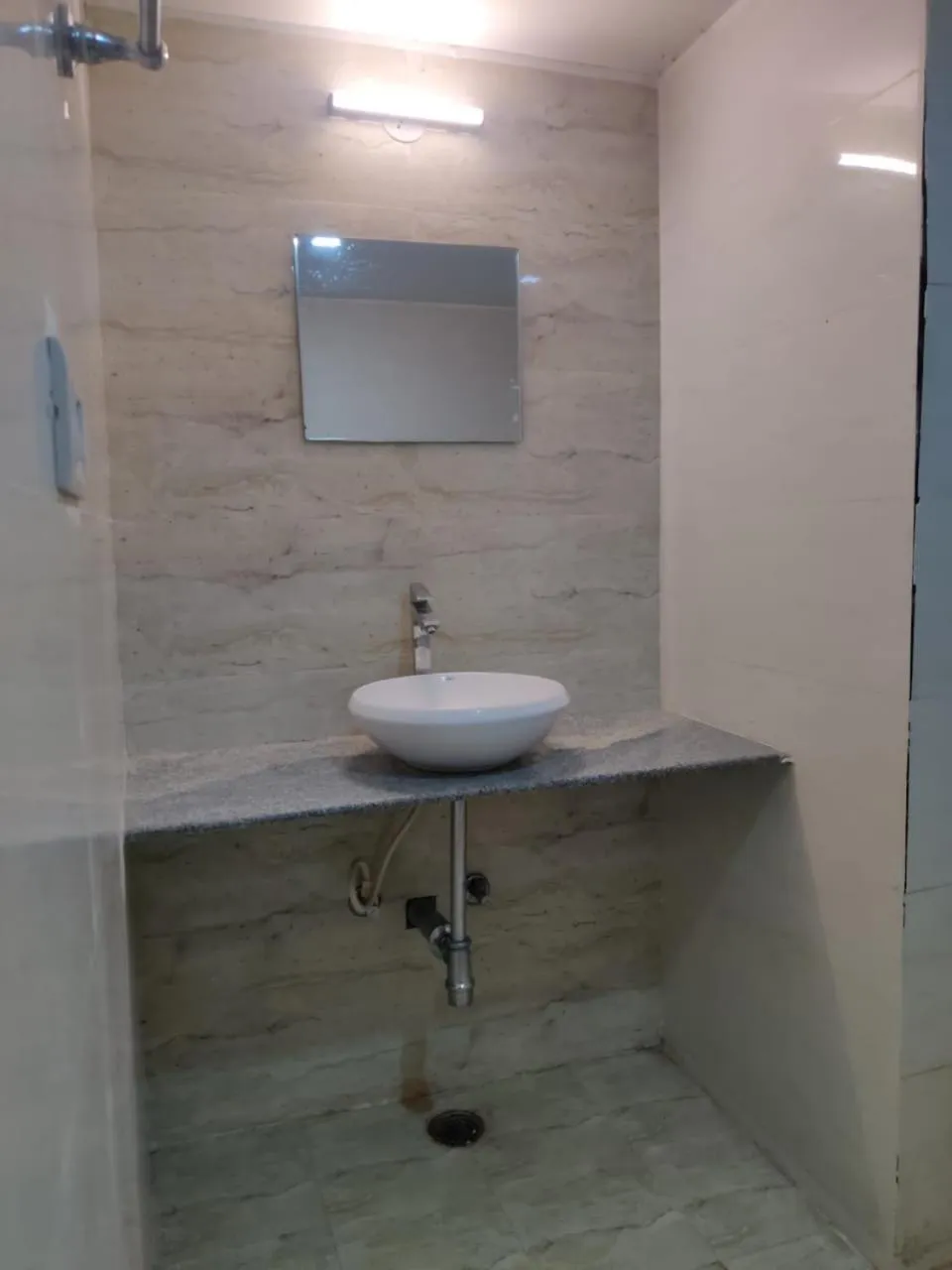 Bathroom in Hotel Chetan International