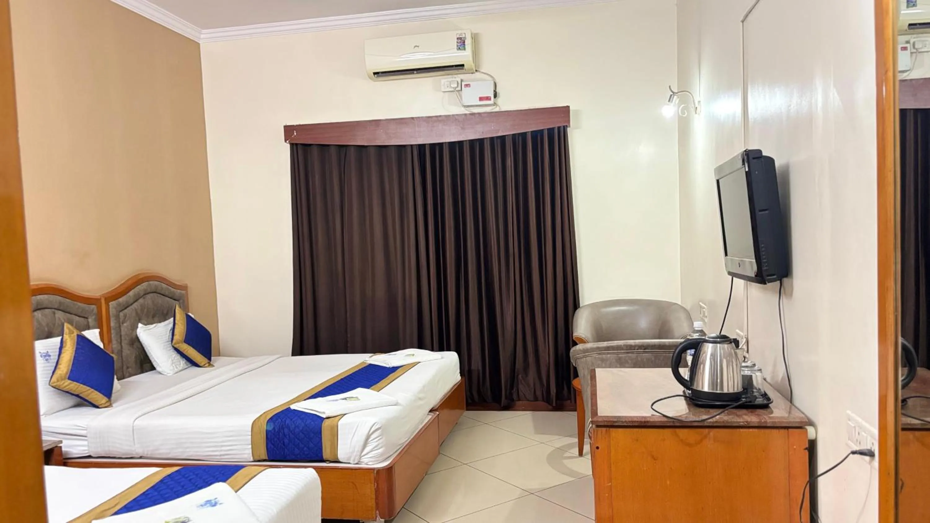 TV and multimedia, Bed in Hotel Chetan International