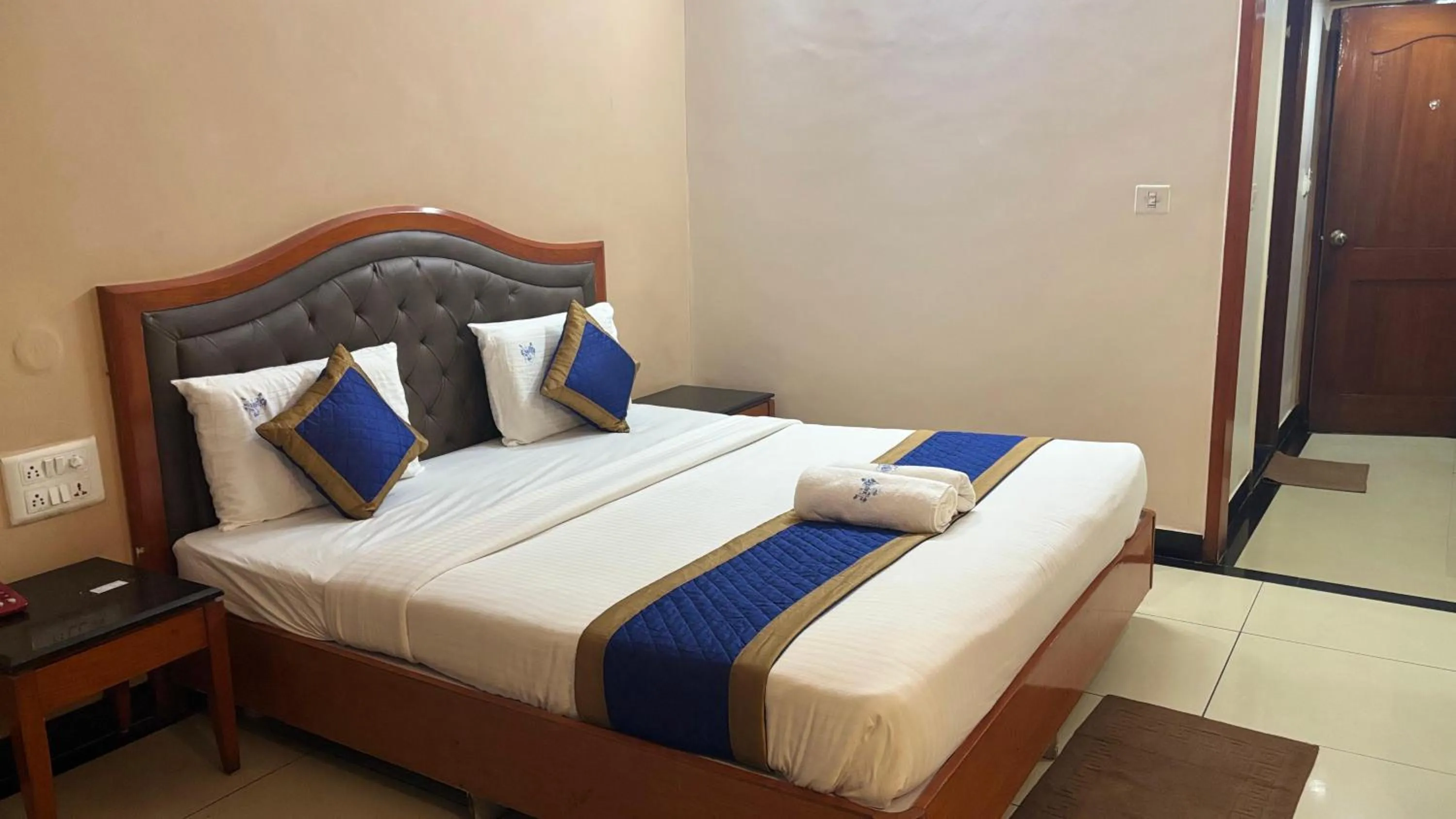 Bed in Hotel Chetan International