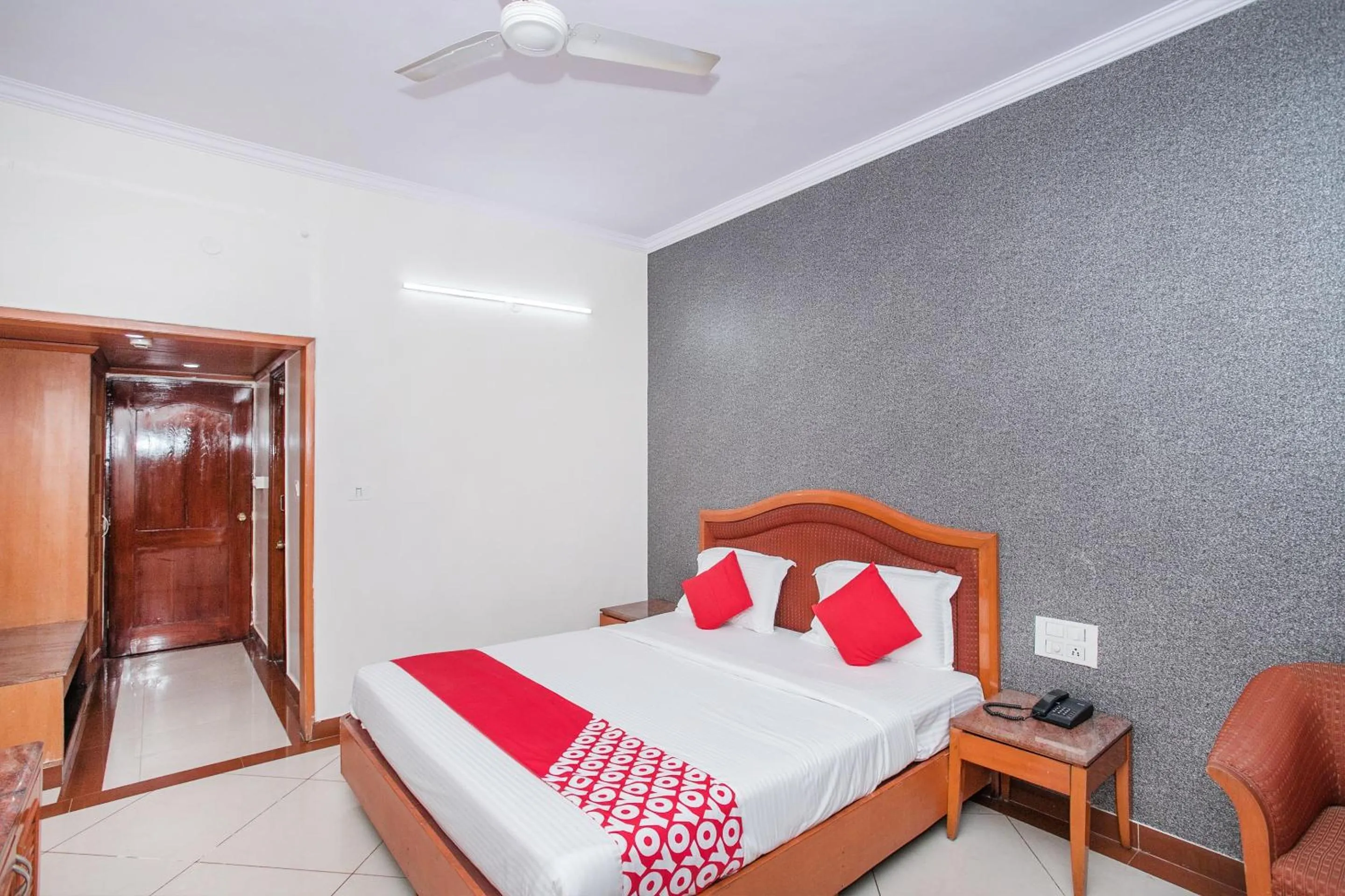 Bedroom, Bed in Hotel Chetan International