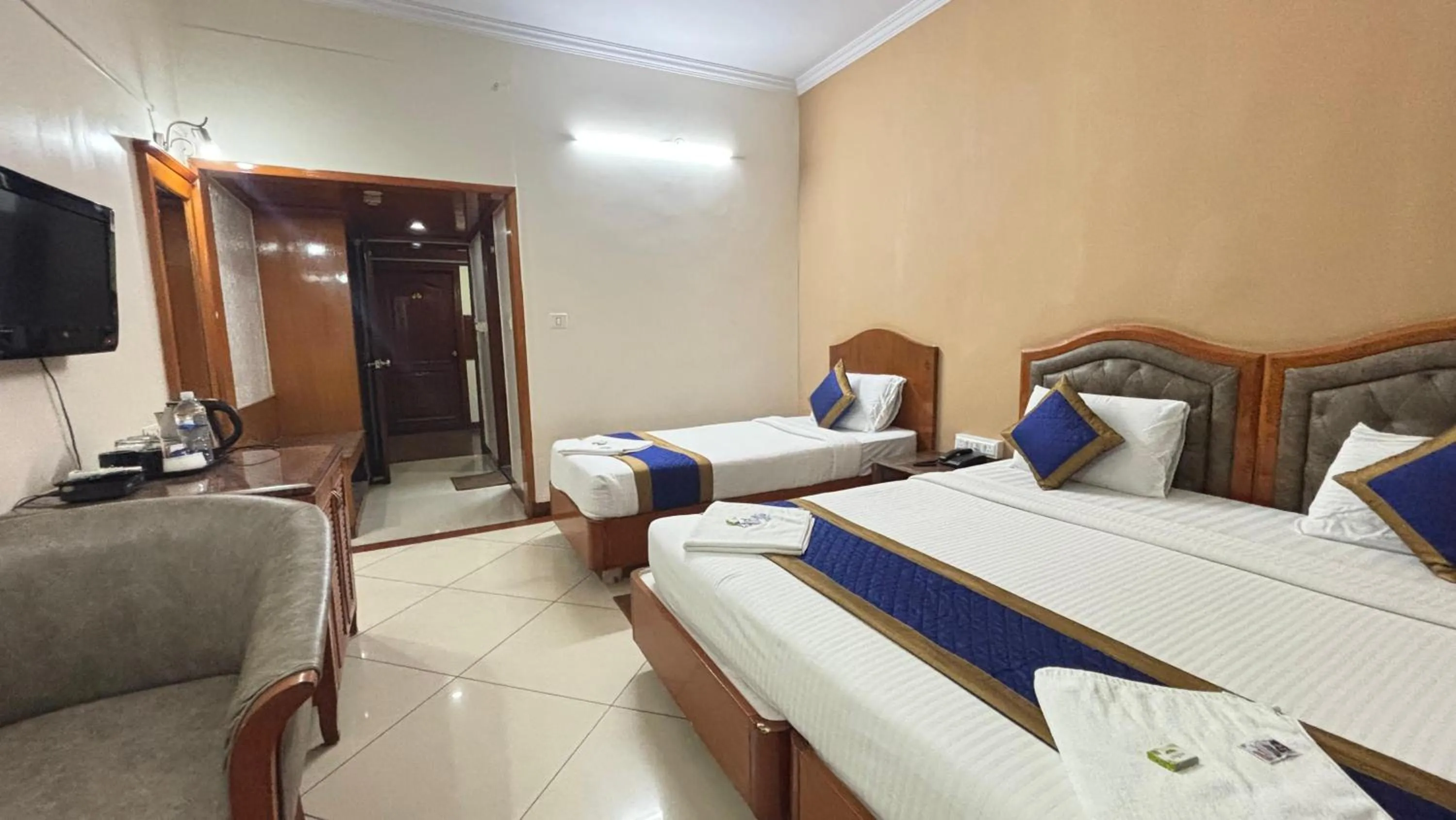 Bed in Hotel Chetan International