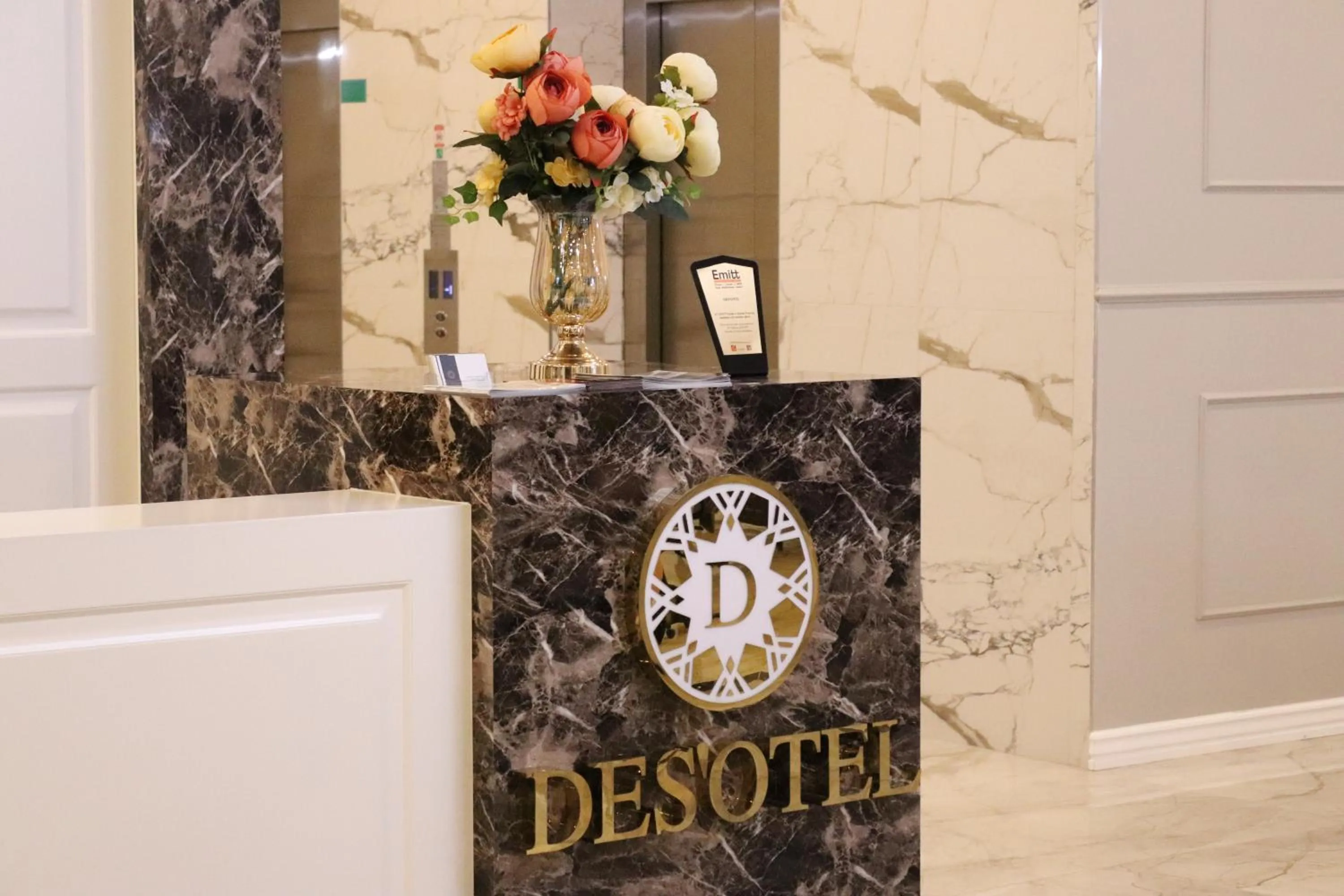 Facade/entrance in DES'OTEL