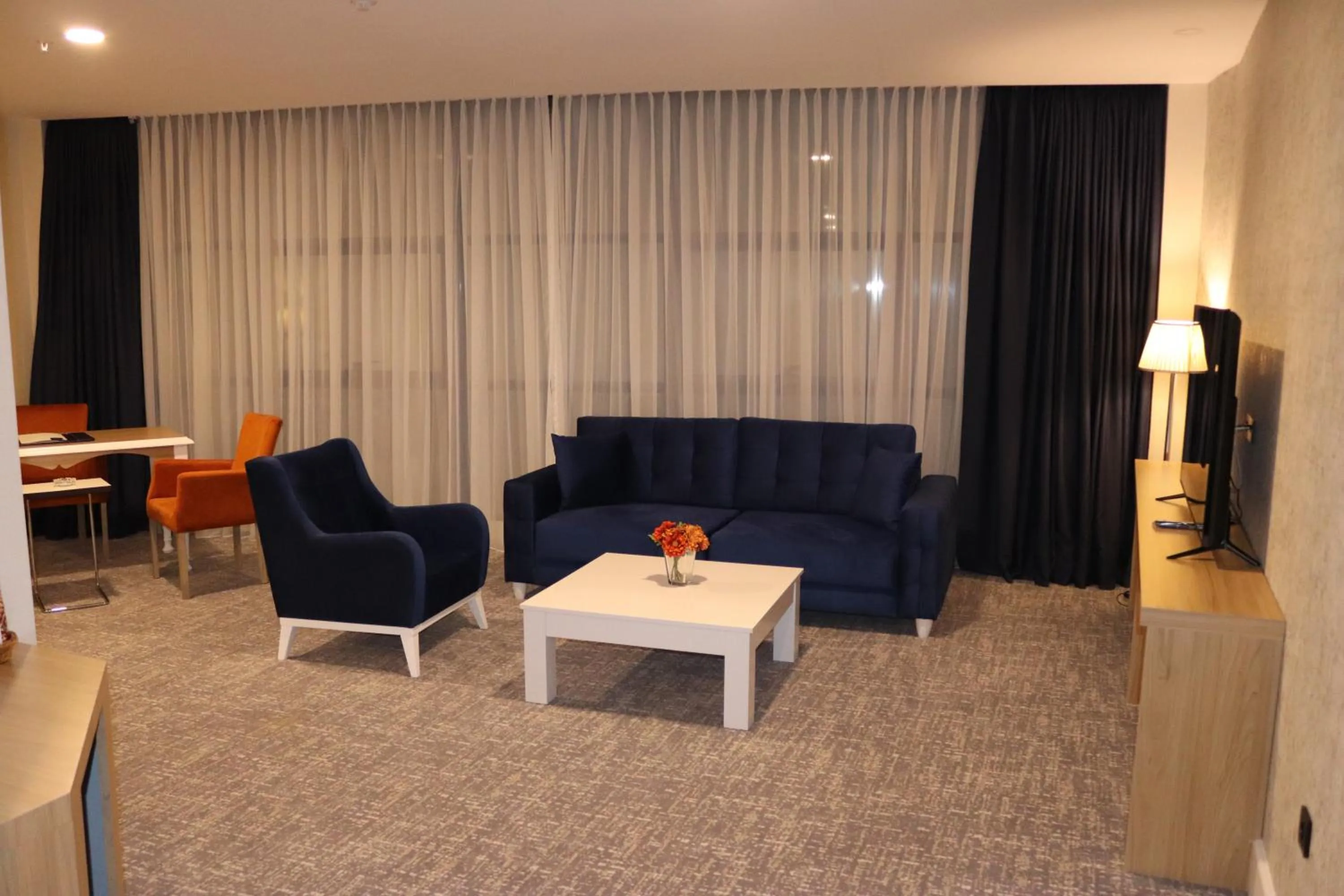 Nightclub / DJ in DES'OTEL