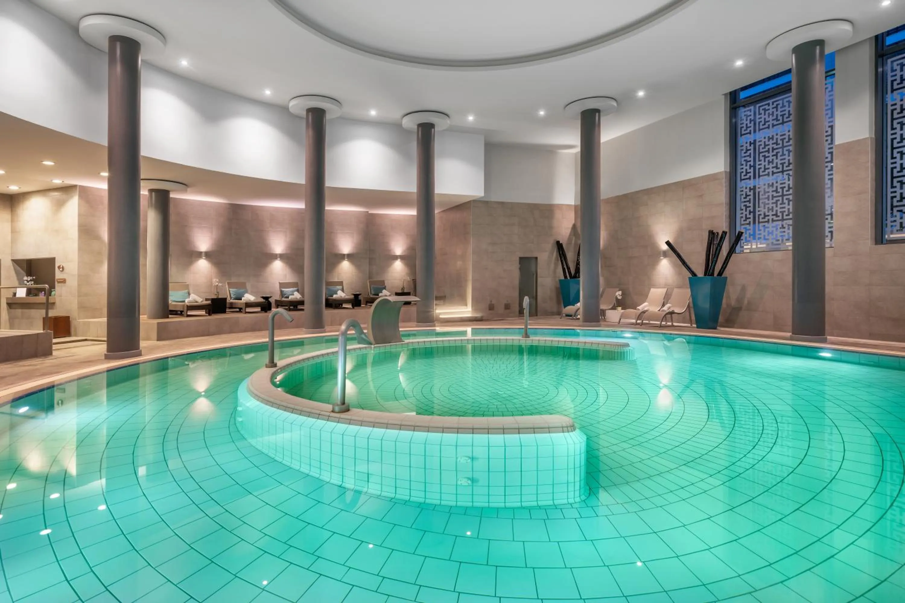 Swimming pool in Palácio Estoril Hotel, Golf & Wellness