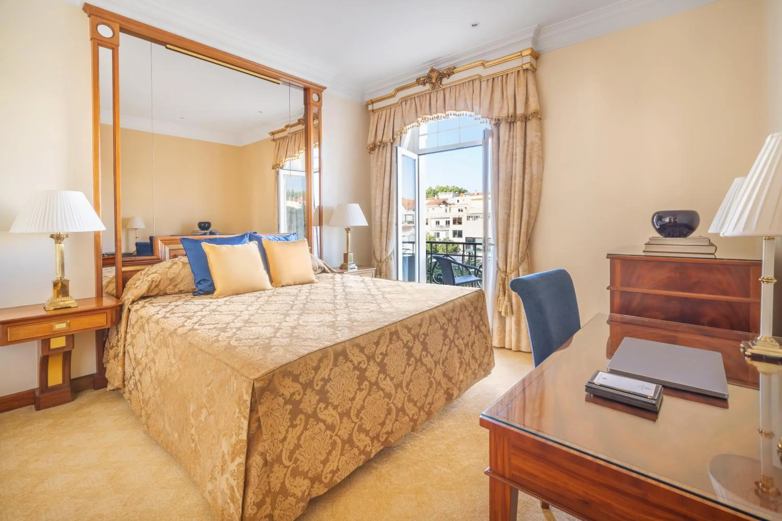 Junior Suite in Palácio Estoril Hotel, Golf & Wellness Junior Suite in Palácio Estoril Hotel, Golf & Wellness