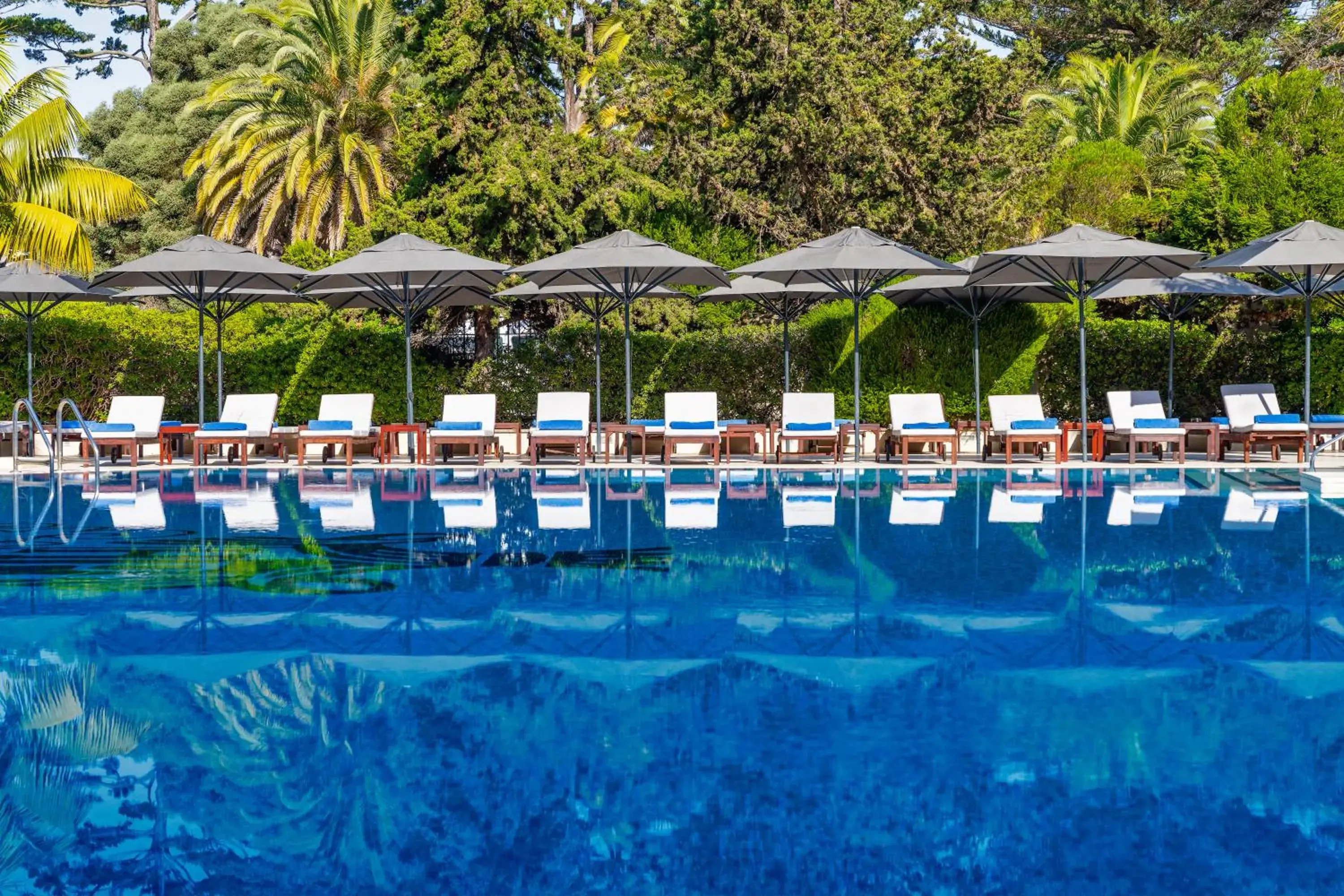 Swimming pool in Palácio Estoril Hotel, Golf & Wellness Swimming pool in Palácio Estoril Hotel, Golf & Wellness