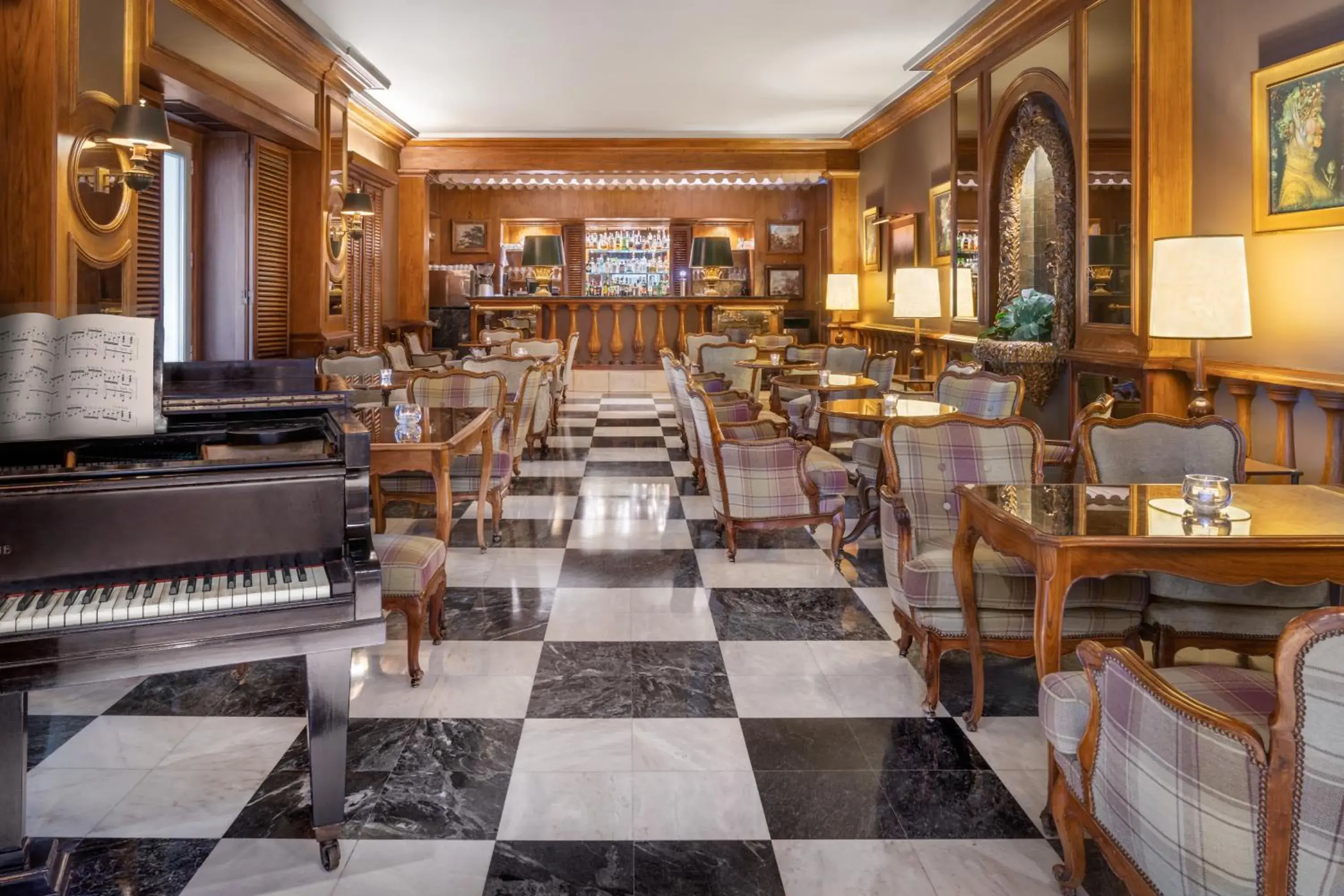 Lounge or bar in Palácio Estoril Hotel, Golf & Wellness Lounge or bar in Palácio Estoril Hotel, Golf & Wellness