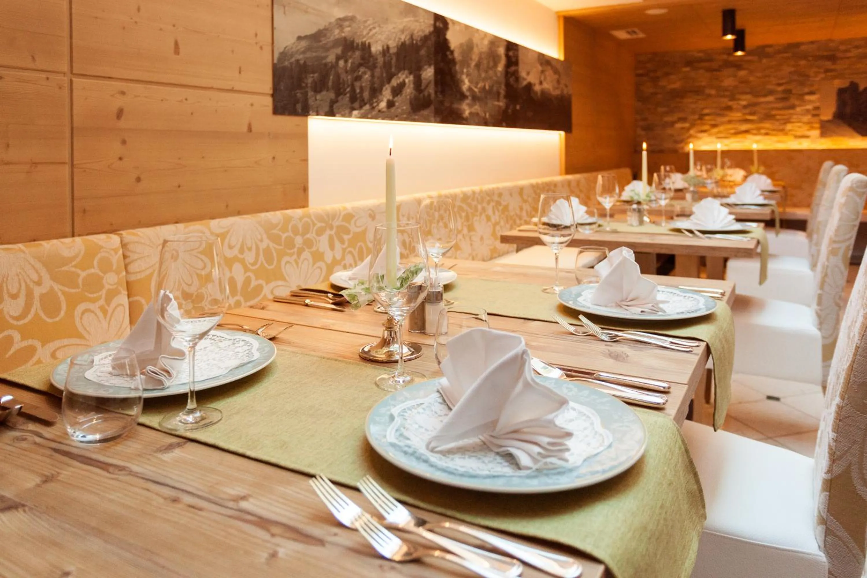 Restaurant/places to eat in Hotel Erika