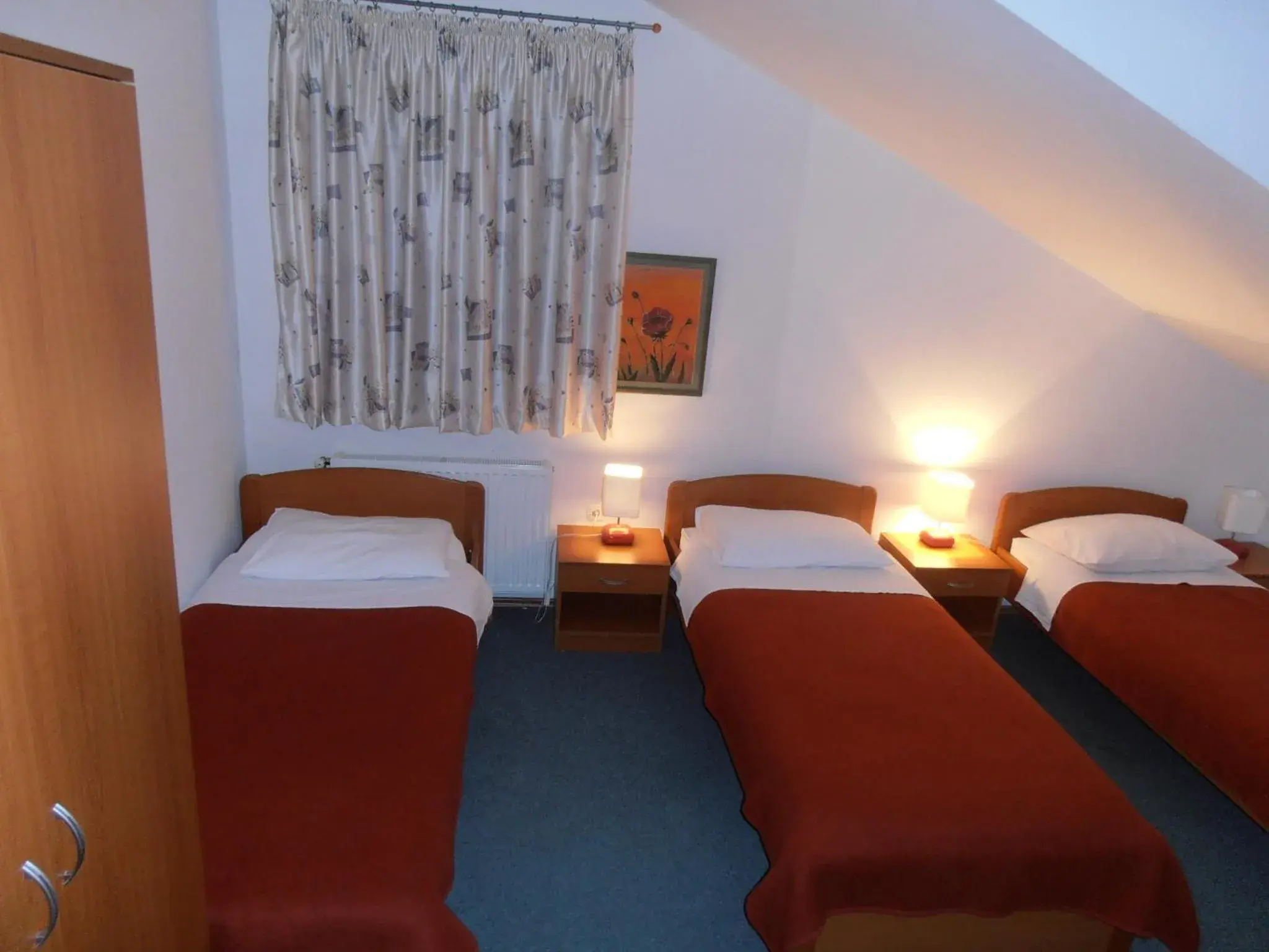 Triple Room in Hotel Metković Triple Room in Hotel Metković