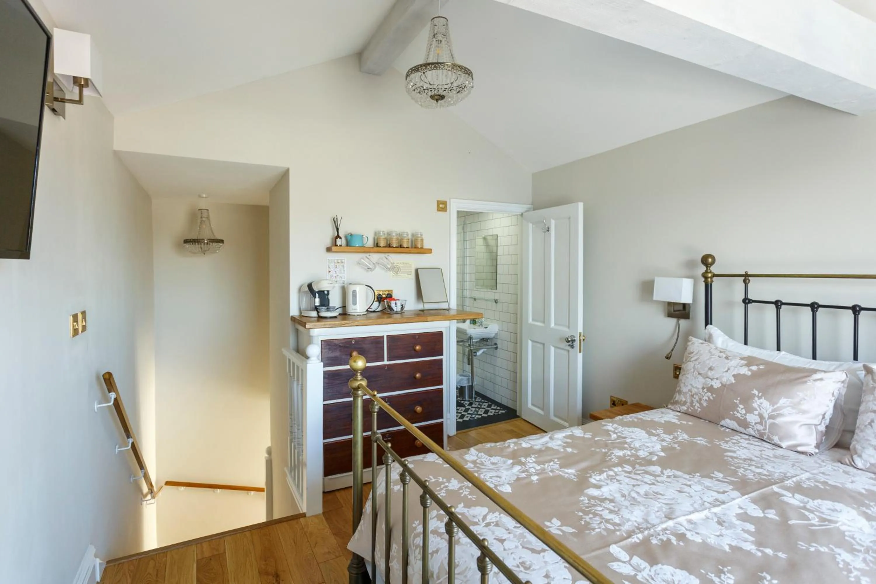 Photo of the whole room, Bed in The Beetroot