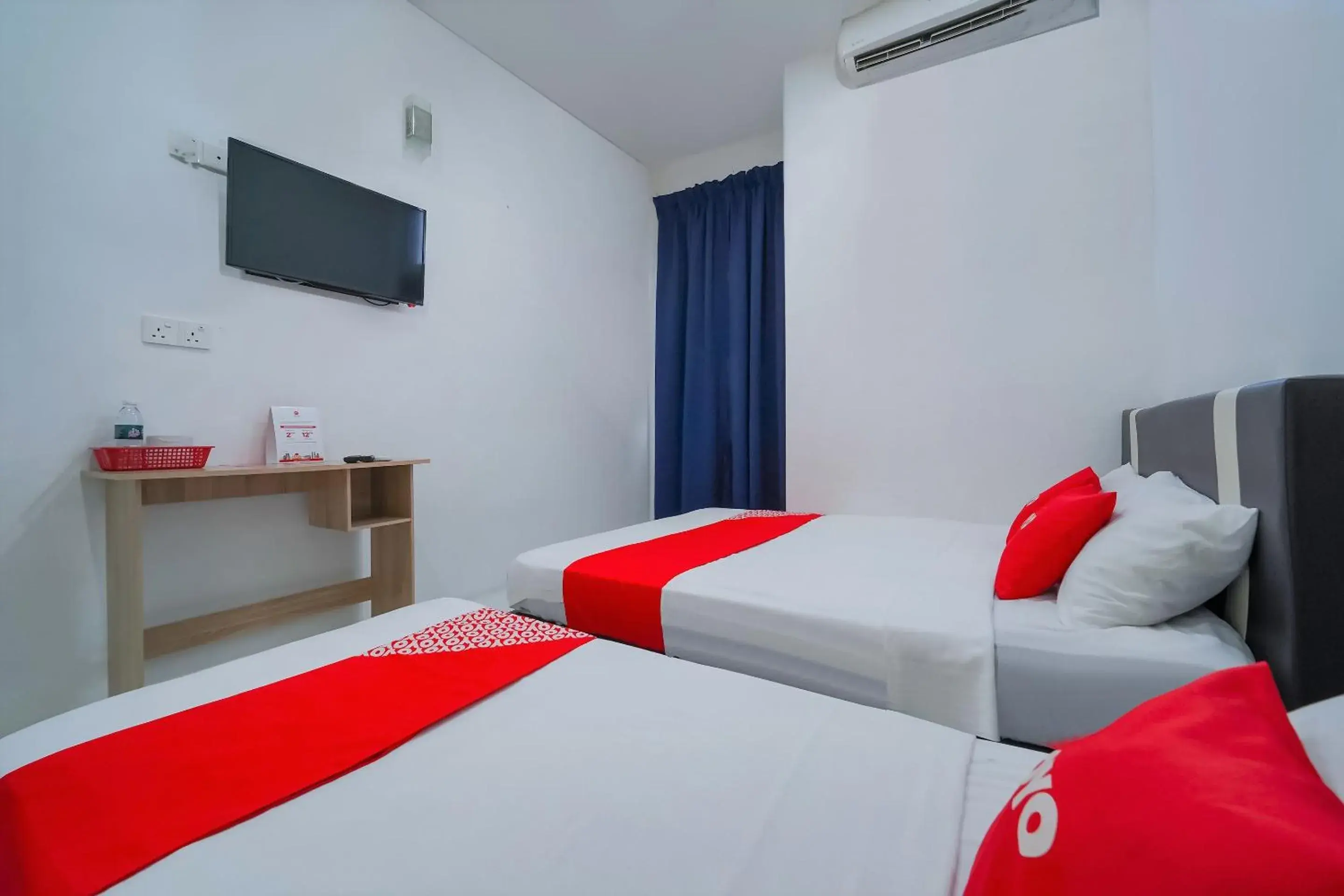 Bedroom, Bed in OYO 89820 Sp Berlian Inn Bedroom, Bed in OYO 89820 Sp Berlian Inn