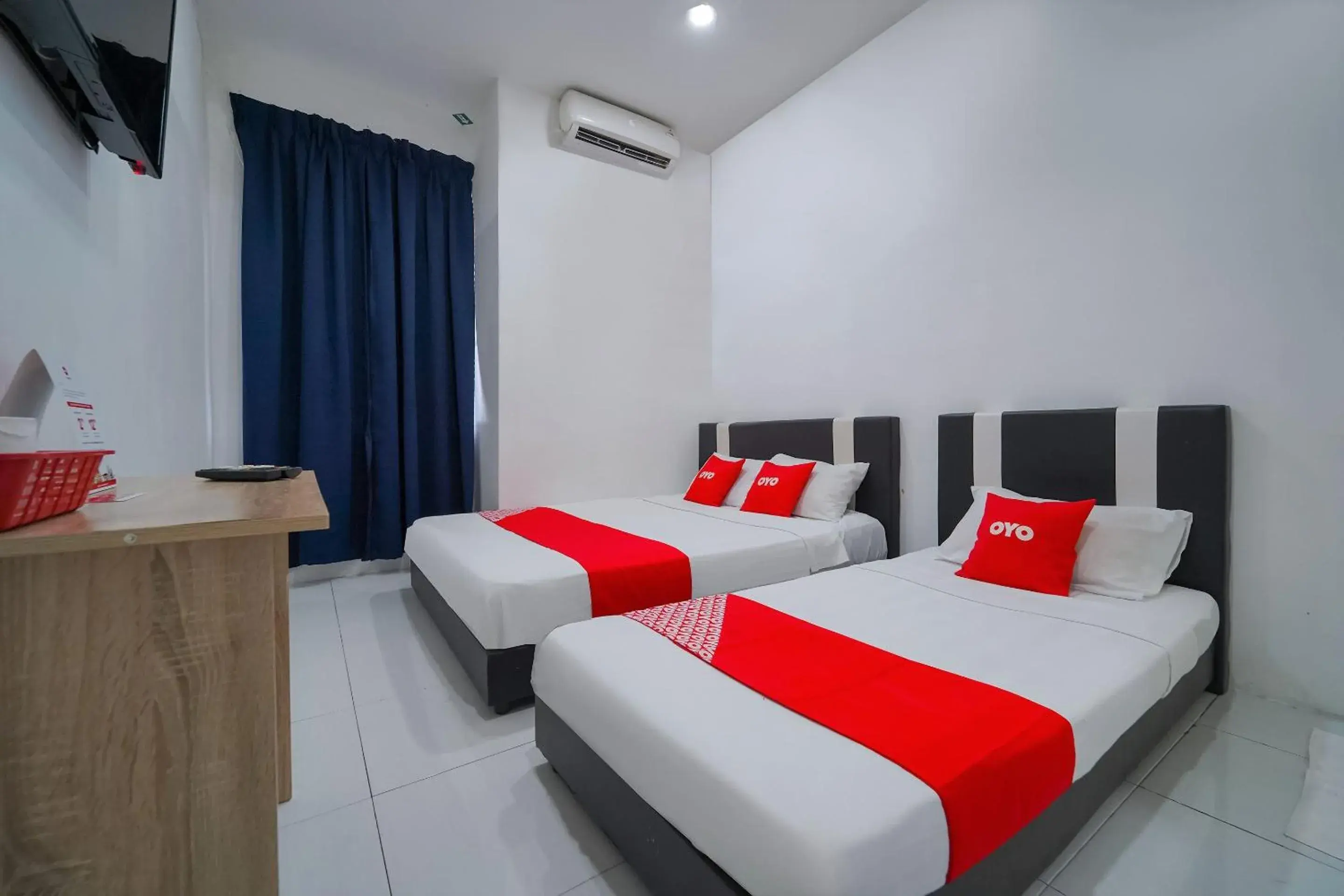 Bedroom, Bed in OYO 89820 Sp Berlian Inn Bedroom, Bed in OYO 89820 Sp Berlian Inn