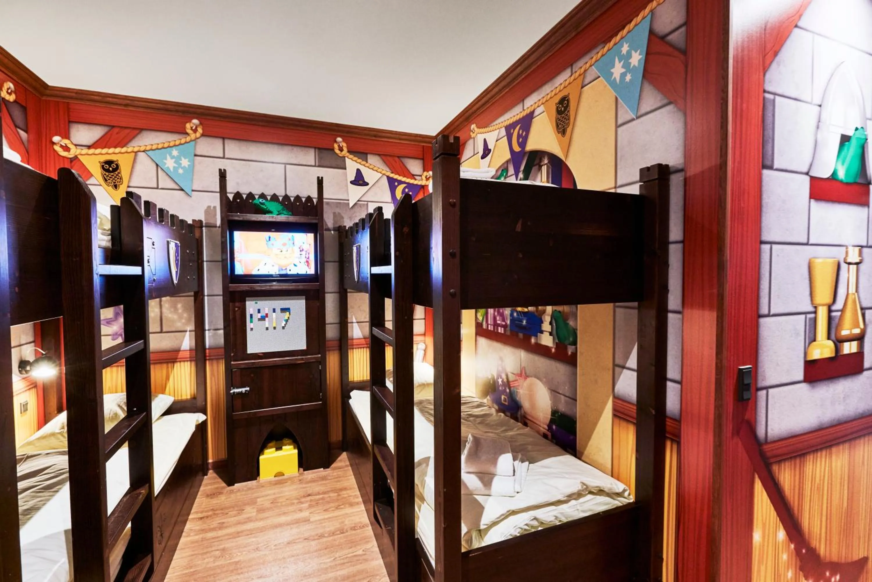 Bedroom, Bed in LEGOLAND Castle Hotel