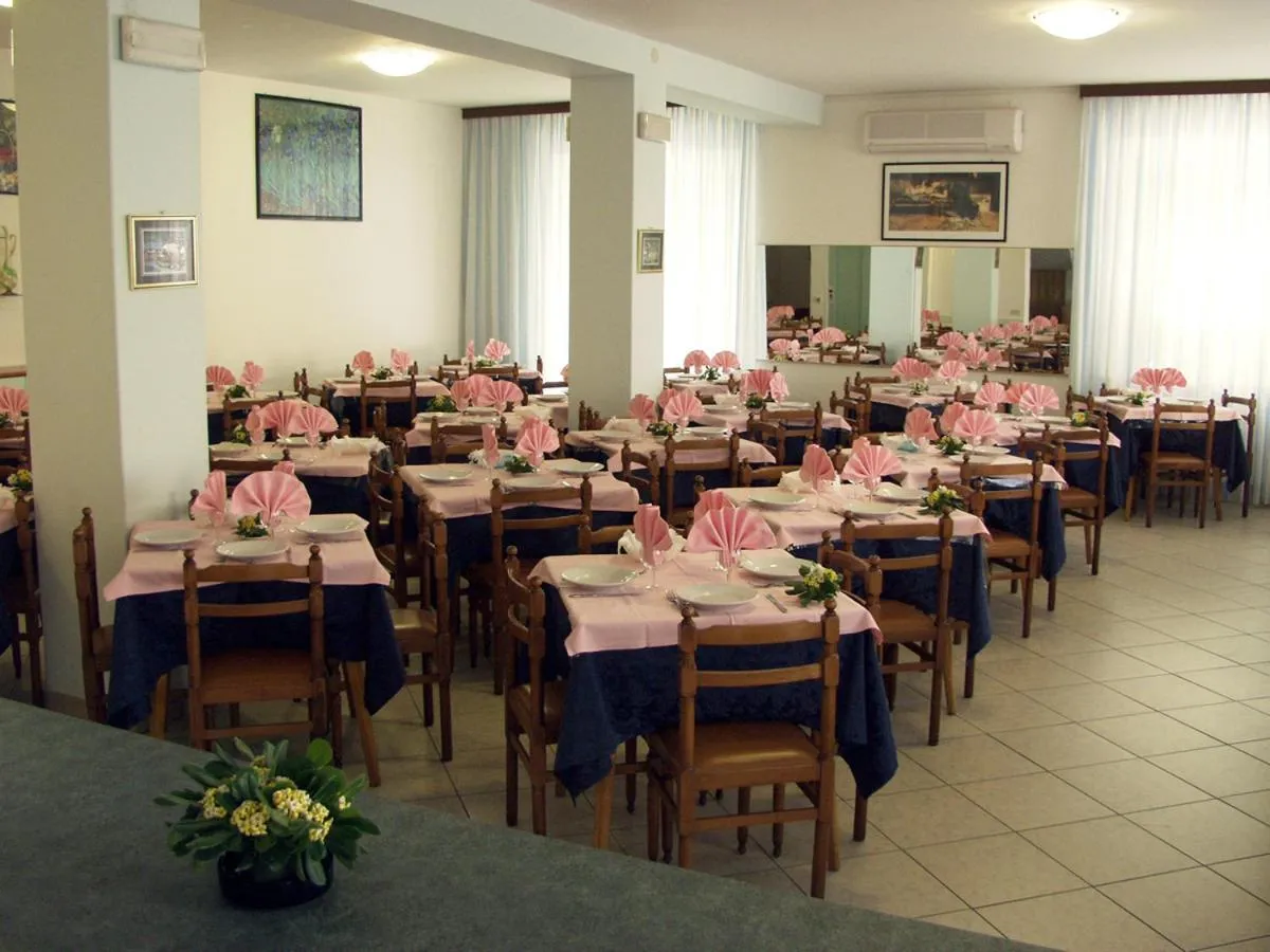 Restaurant/places to eat in Hotel Trinidad