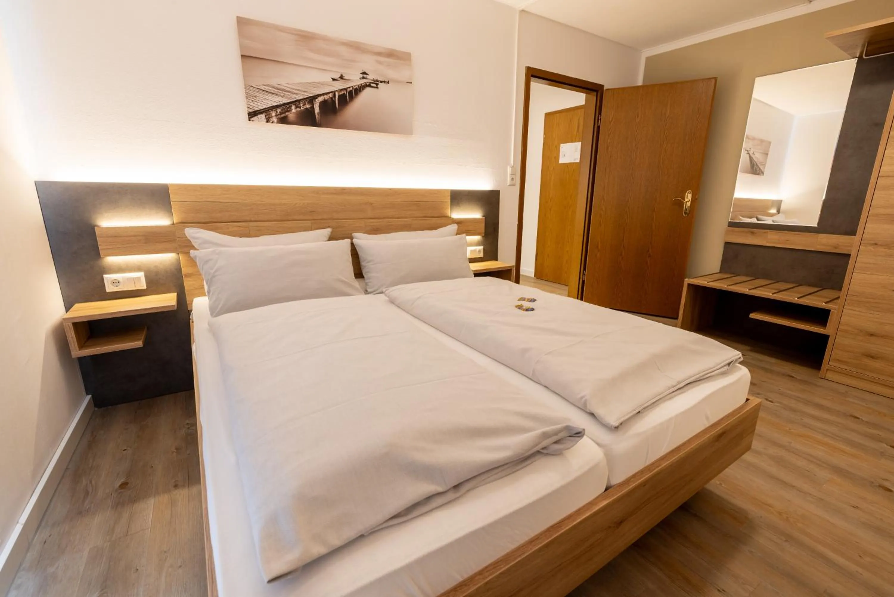 Photo of the whole room, Bed in Hotel Lüttje Burg