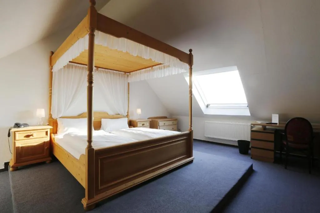 Photo of the whole room, Bed in Hotel Lüttje Burg